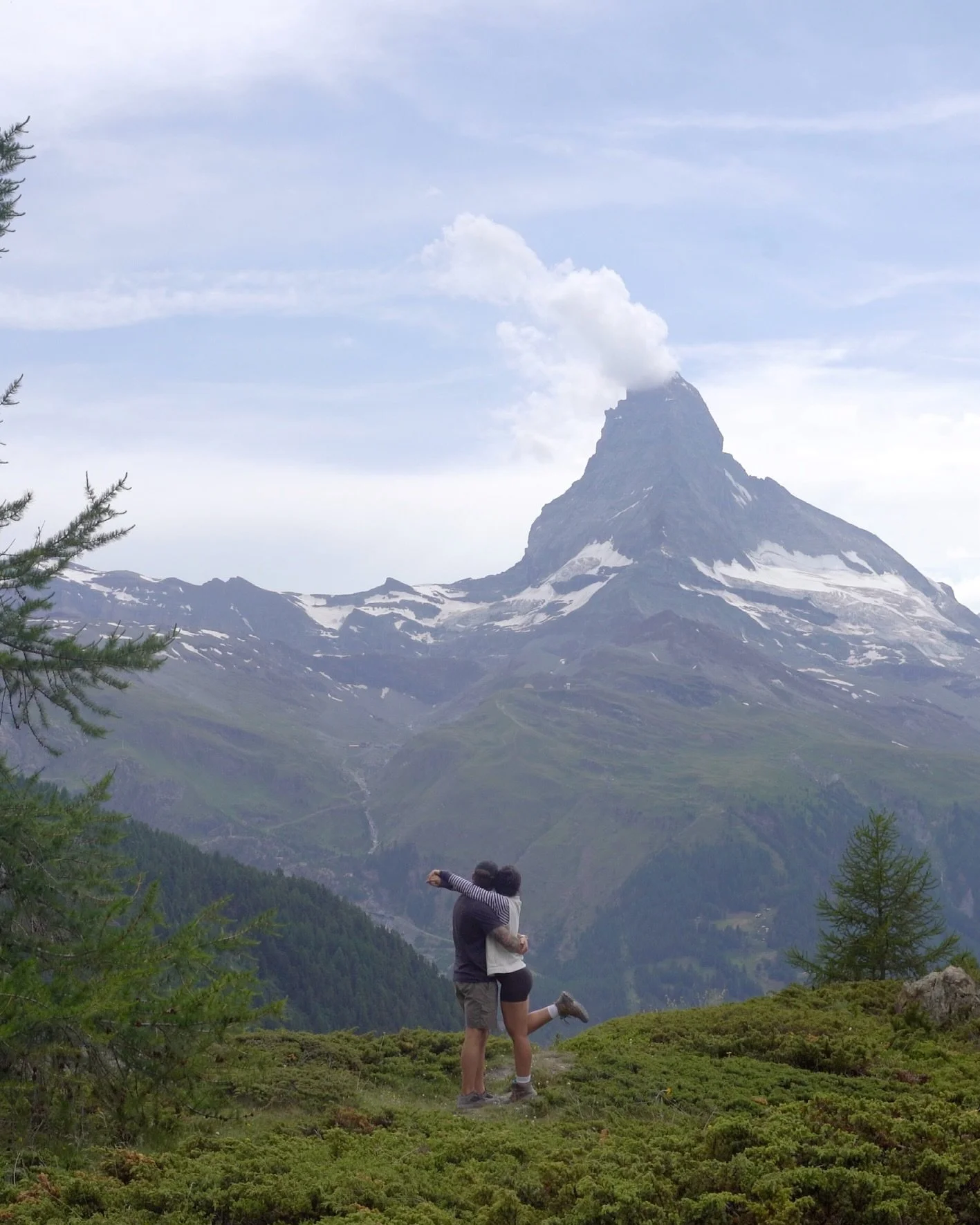 Dreaming of our last days in Switzerland 🏔️✨💛 

📍Zermatt/Matterhorn

Fun fact: Sean gave me a toblerone chocolate bar for our first Christmas together when we were 15 years old. I thought it was random but cute. Now here we are&hellip;.13 years to