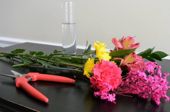 bud vase materials laying on table