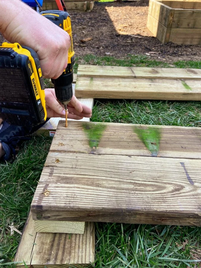 screwing sides of garden beds together