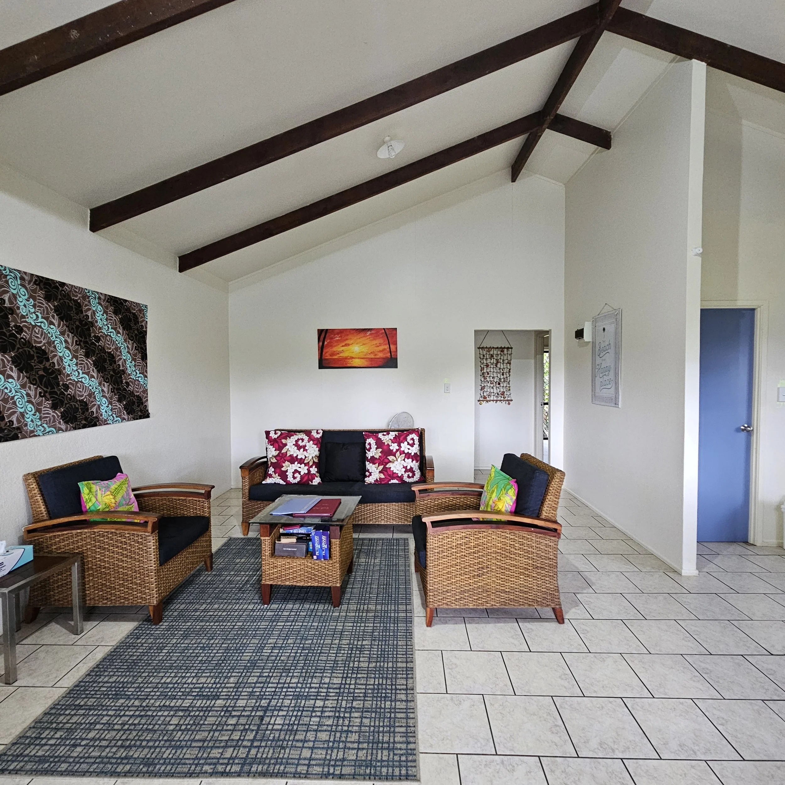 lounge photo2.jpg
