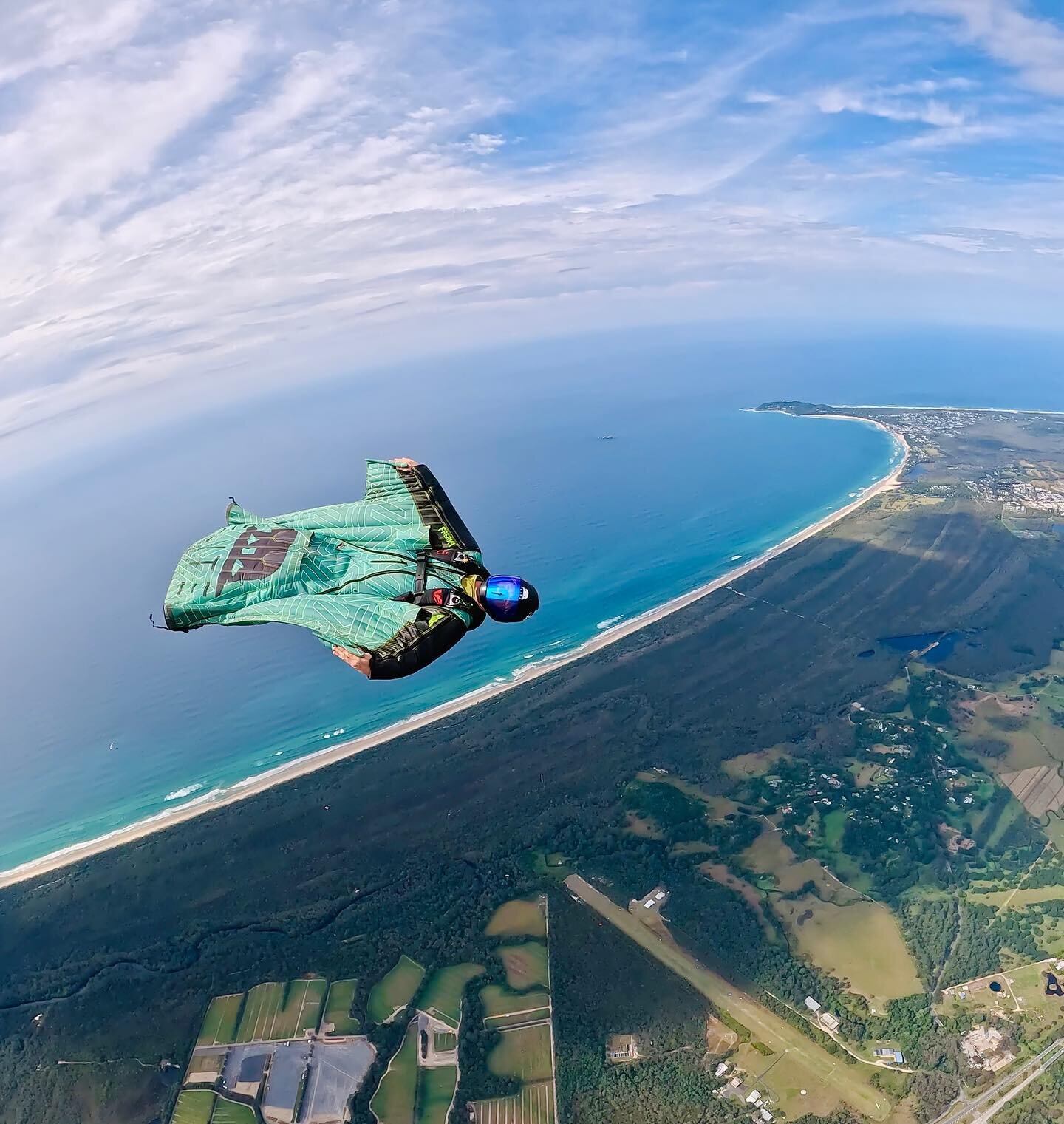 Beach days at Byron Bay with @_jimwah 

@levelupflight @squirrel.ws 
.
.
.
.
.
.
.
.
.
.
@gopro @insta360
#skydiving #humanflight #flysquirrel #skydive #squirrelws #wingsuit #skydive #wingsuiting #parachute #skydivethebeach #skydiveaustralia #skydive