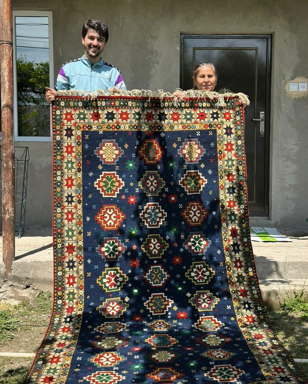 Zaur and Sevda in Kosalar today 🌟🌟 Sevda has just finished a magnificent Bordjalou &lsquo;star&rsquo; runner with dark blue field, available for sale ✨