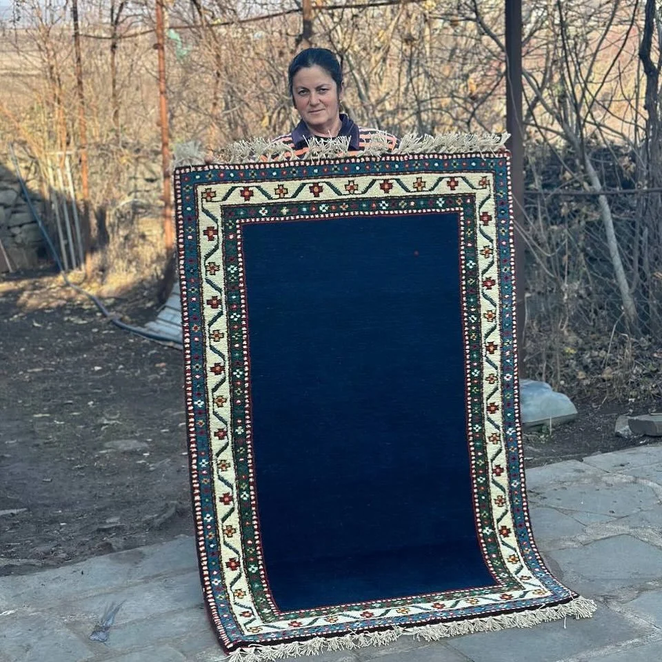 A new take on a classic Lambalo deaign with a deep blue field, woven by Emosh in Kosalar 💙