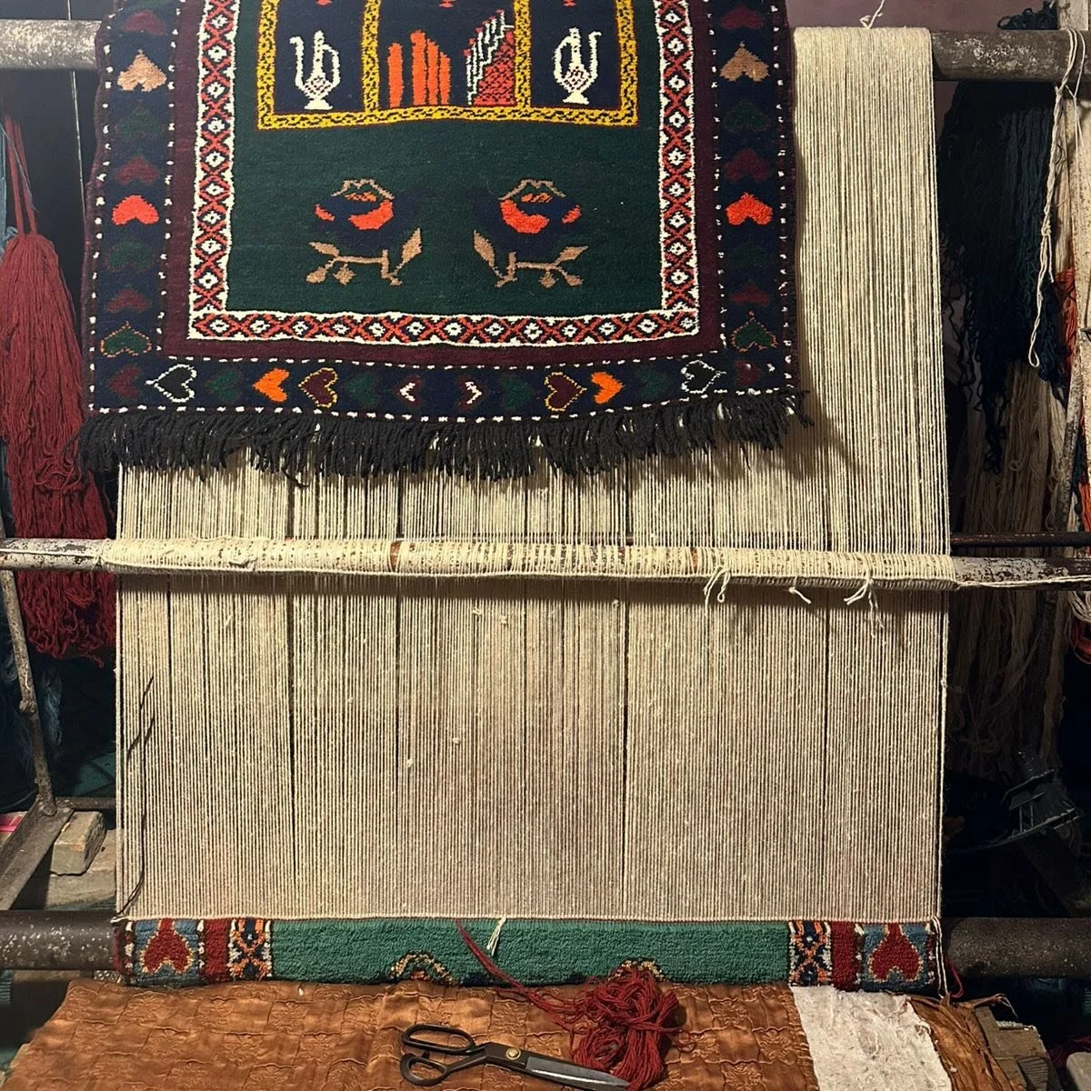 new projects @rewovenrugs, Tarlan is weaving a prayer rug rug based on one her mother wove from memory. We have not given her a cartoon (cheshni), she is weaving the same way as her mother did, from generation to generation, only this time using natu