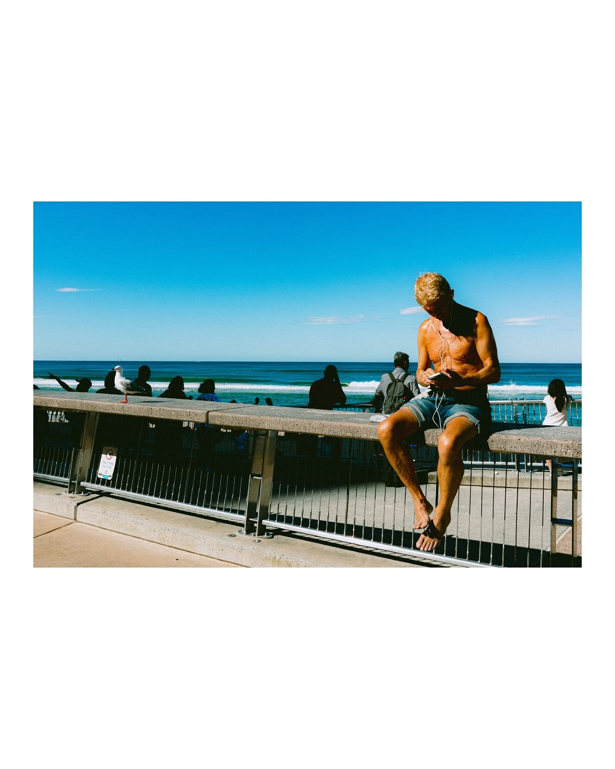 Gold Coast Scenes No.76 - Haven&rsquo;t shot much in April, was planning on shooting all Easter weekend but didn&rsquo;t end up going out thanks to the flu. Hopefully may I&rsquo;m back in full swing!

📷 Canon R6
.
.
.
.
.
#streetphotography  #stree