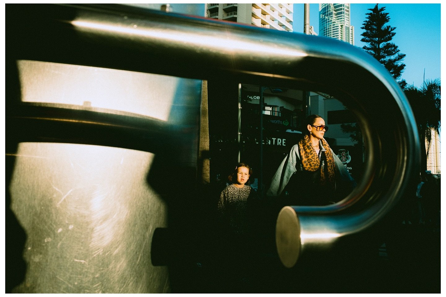 Gold Coast Scenes No.88
📷 Fujifilm X100V + WCL-X100ii
.
.
.
.
.
#streetphotography #streetphotographers #fujifilmx100v #fujifilm #goldcoastphotographer #street_in_motion #streetphotographers #street_photo_daily #fujifilmaustralia #fujifilmau #op