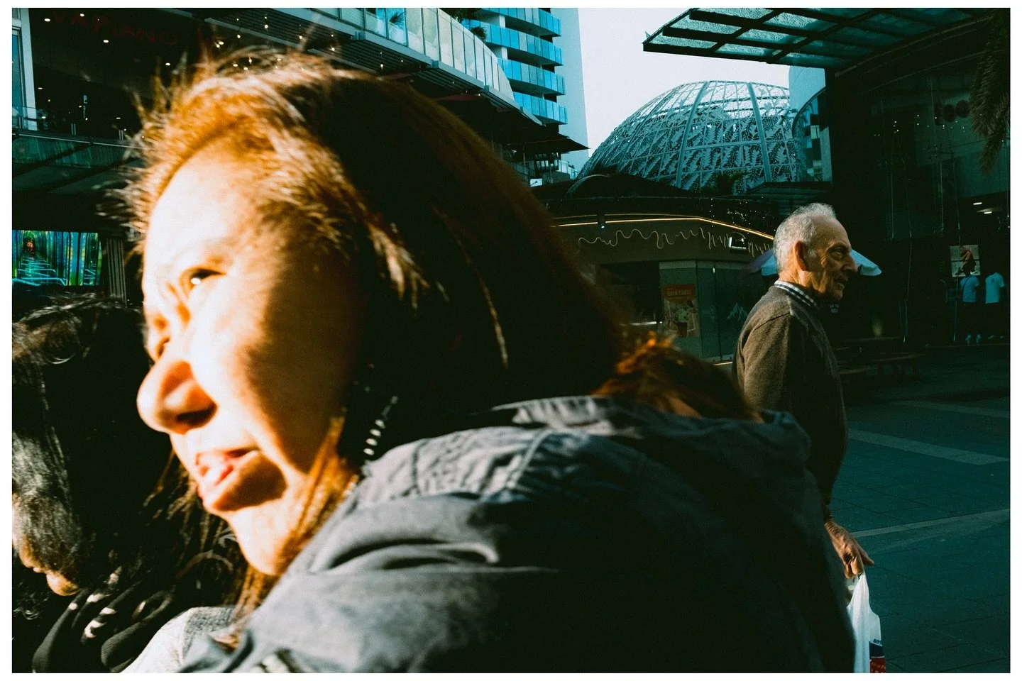 Gold Coast Scenes No.97
📷 Fujifilm X100V + WCL-X100ii
.
.
.
.
.
#streetphotography #streetphotographers #fujifilmx100v #fujifilm #goldcoastphotographer #street_in_motion #streetphotographers #street_photo_daily #fujifilmaustralia #fujifilmau #op