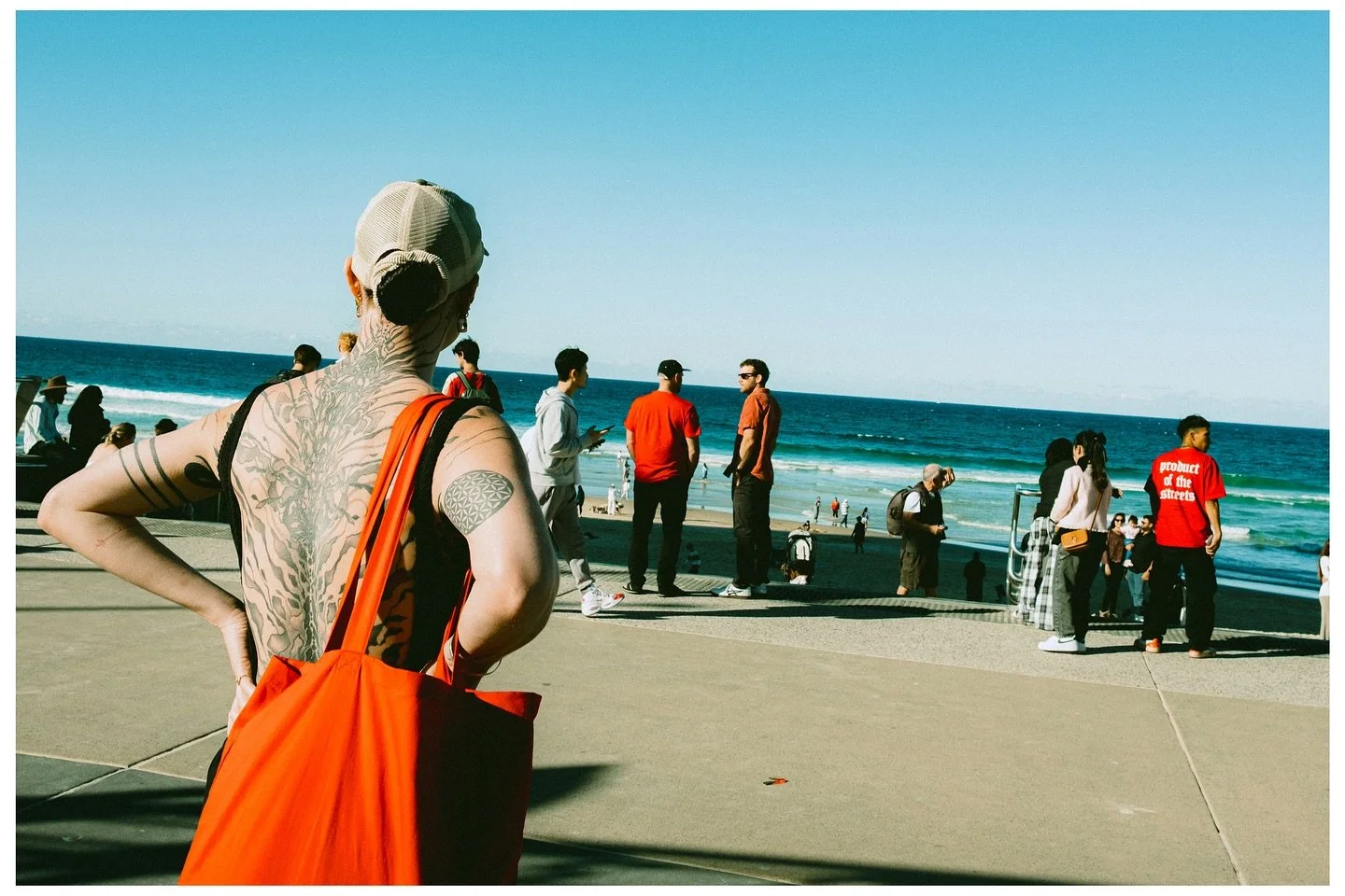 Gold Coast Scenes No.100
📷 Fujifilm X100V + WCL-X100ii
.
.
.
.
.
#streetphotography #streetphotographers #fujifilmx100v #fujifilm #goldcoastphotographer #street_in_motion #streetphotographers #street_photo_daily #fujifilmaustralia #fujifilmau #o