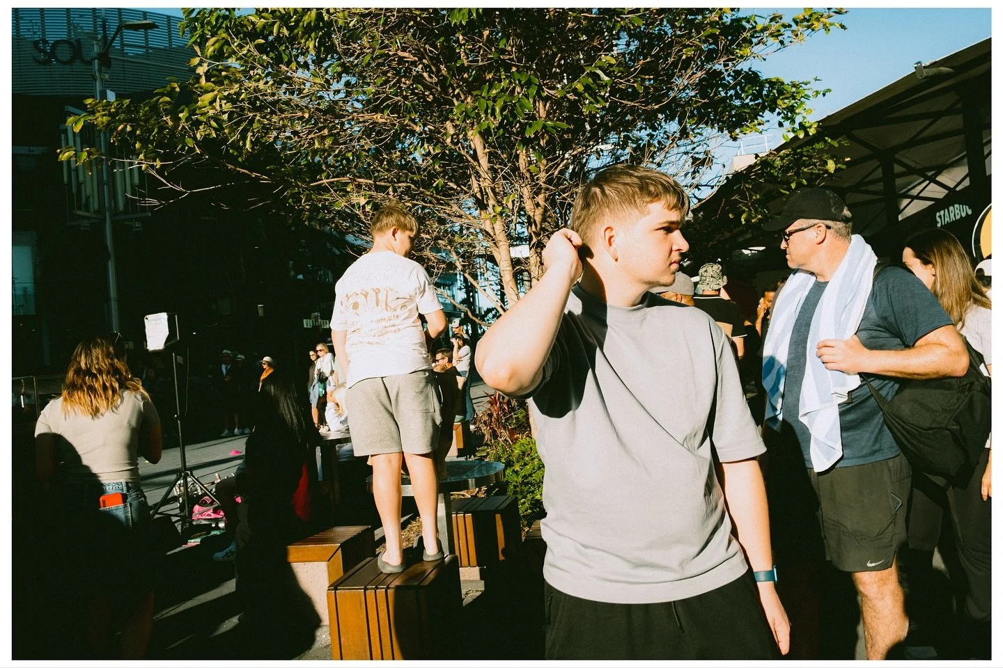 Gold Coast Scenes No.105
📷 @fujifilmx_au X100V + WCL-X100ii
.
.
.
.
.
#streetphotography #streetphotographers #fujifilmx100v #fujifilm #goldcoastphotographer #street_in_motion #streetphotographers #street_photo_daily #fujifilmaustralia #fujifilm