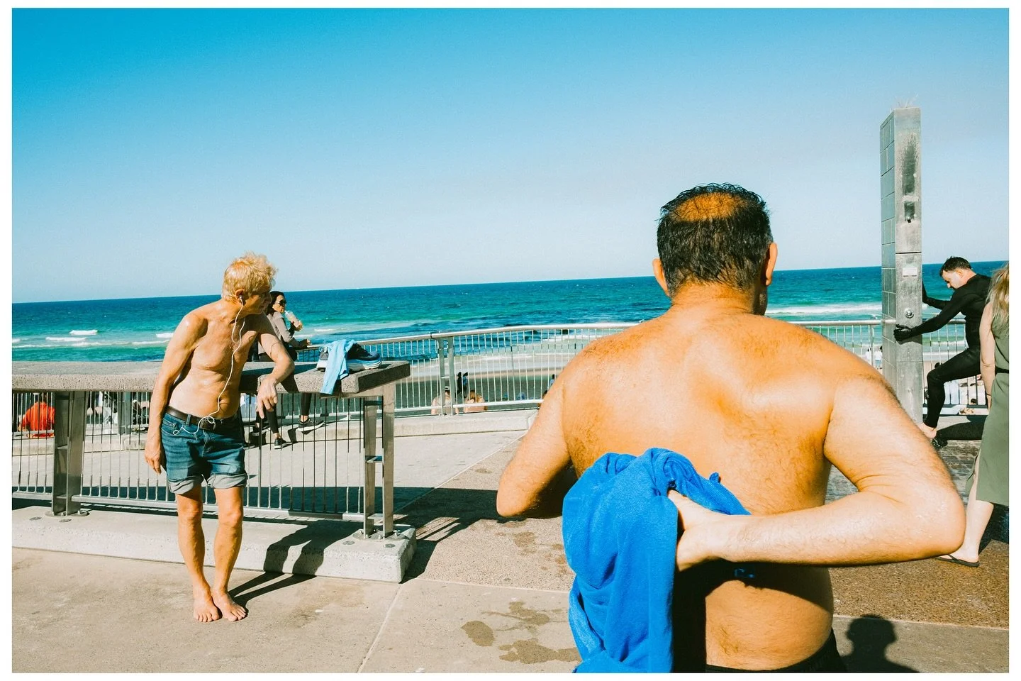 Gold Coast Scenes No.109 

📷 @fujifilmx_au X100V + WCL-X100ii 
.
.
.
.
.
#streetphotography  #streetphotographers  #fujifilmx100v #fujifilm #goldcoastphotographer #street_in_motion #streetphotographers #street_photo_daily #fujifilmaustralia #fujifil
