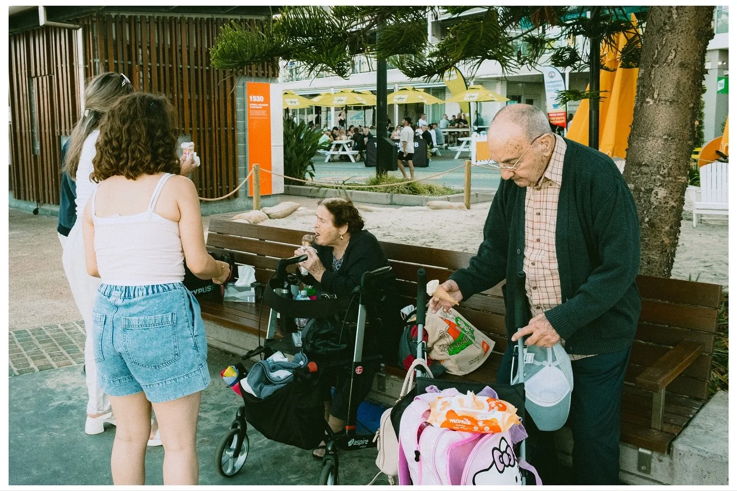 Gold Coast Scenes No.111

📷 @fujifilmx_au X100V + WCL-X100ii 
#streetphotography