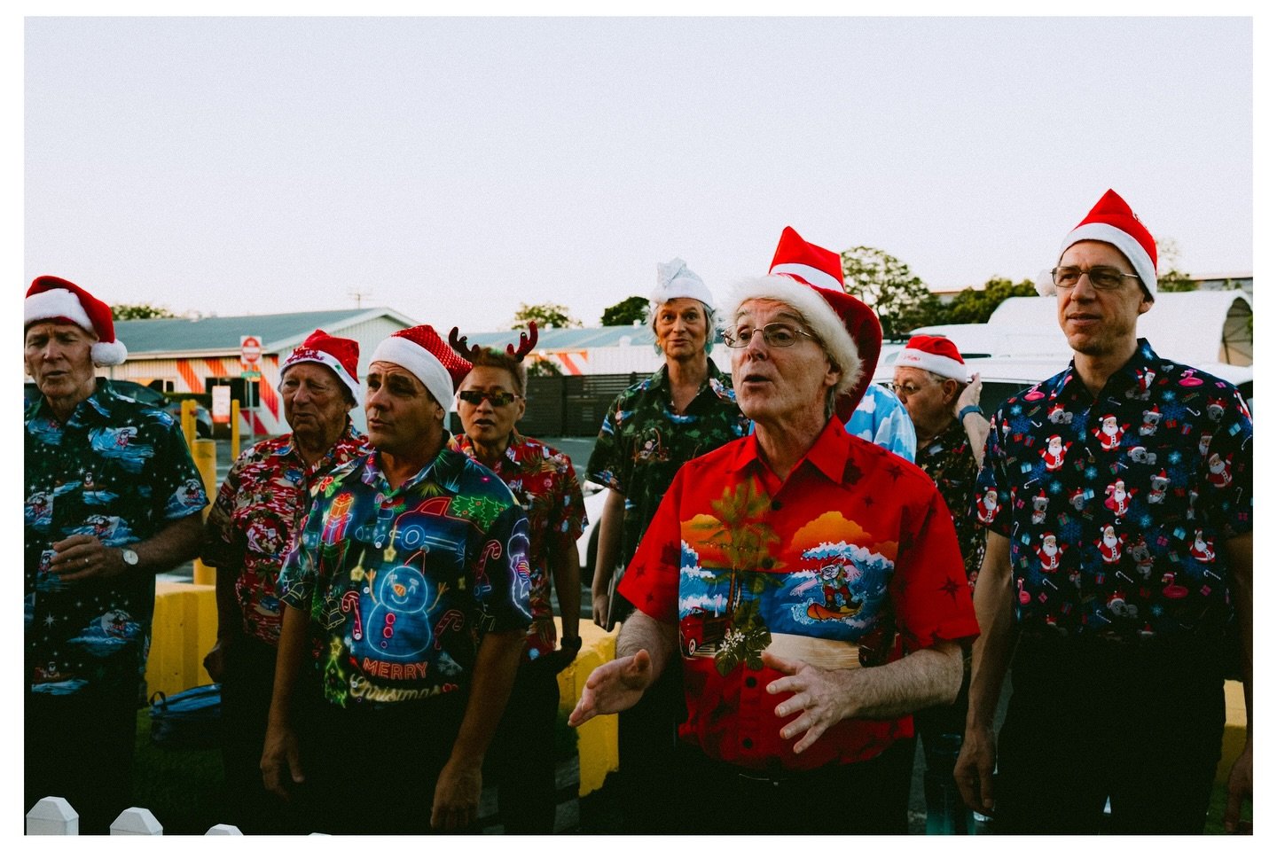 Here&rsquo;s the only Christmas street photo I&rsquo;ve taken this year. Usually couple weeks before Christmas is the busiest time of the year at work for me so I can never go out. At least I got one, not good but it&rsquo;ll do. 🎄 🎅🏼 

📷 Fujifil