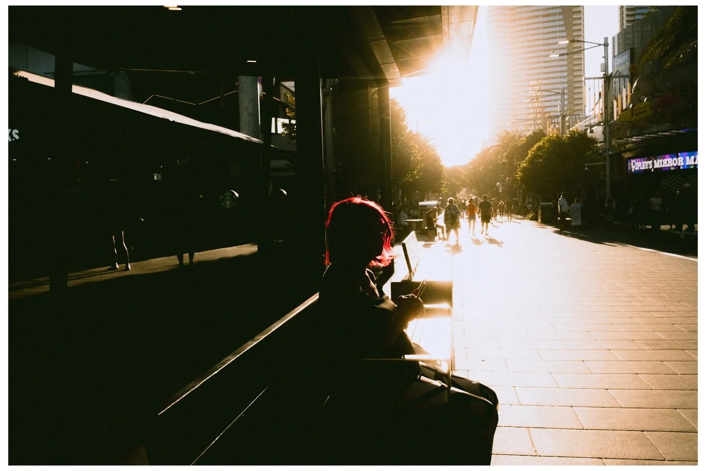 Gold Coast Scenes No.147

📷 @fujifilmx_au X100V + WCL-X100ii 

#streetphotography #greenblooded #fujifilm #x100v