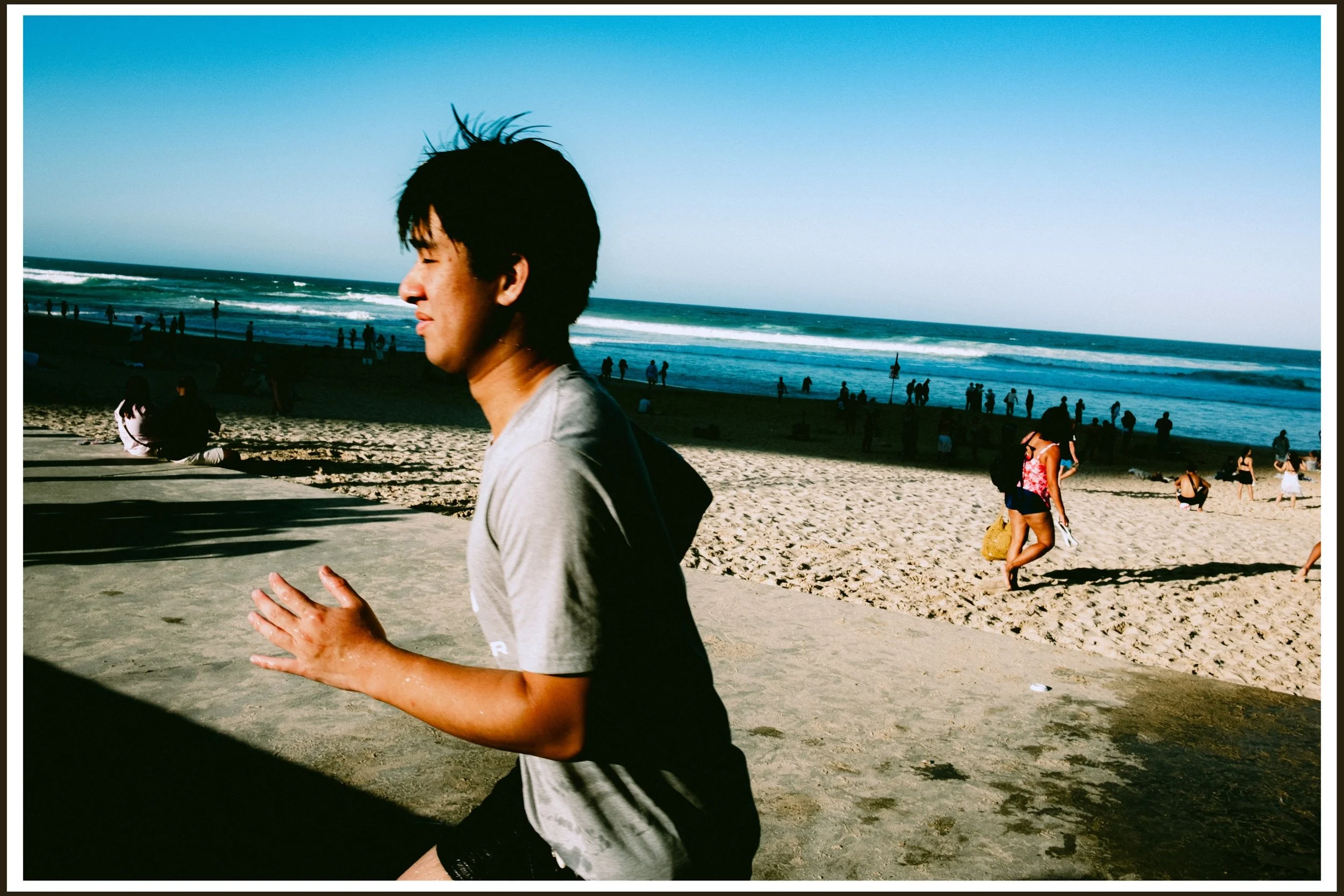 Gold Coast Scenes No.151

📷 @fujifilmx_au X100V + WCL-X100ii 

#streetphotography #greenblooded #fujifilm #x100v