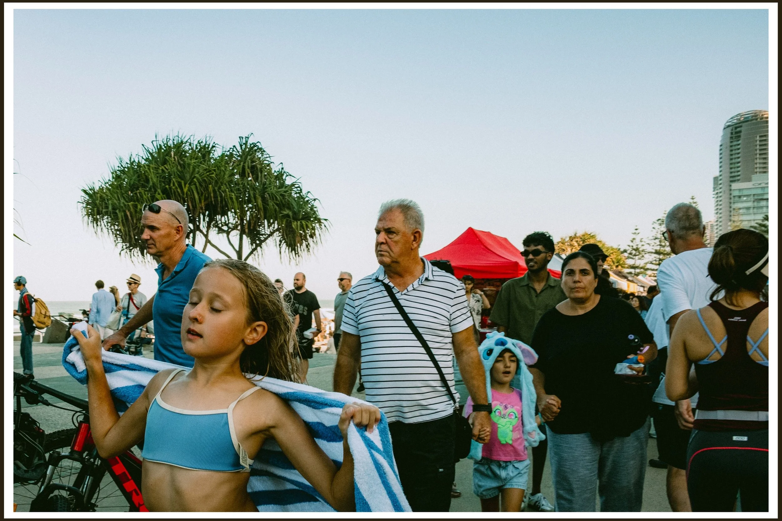 Gold Coast Scenes No.152

📷 @fujifilmx_au X100V + WCL-X100ii 

#streetphotography #greenblooded #fujifilm #x100v