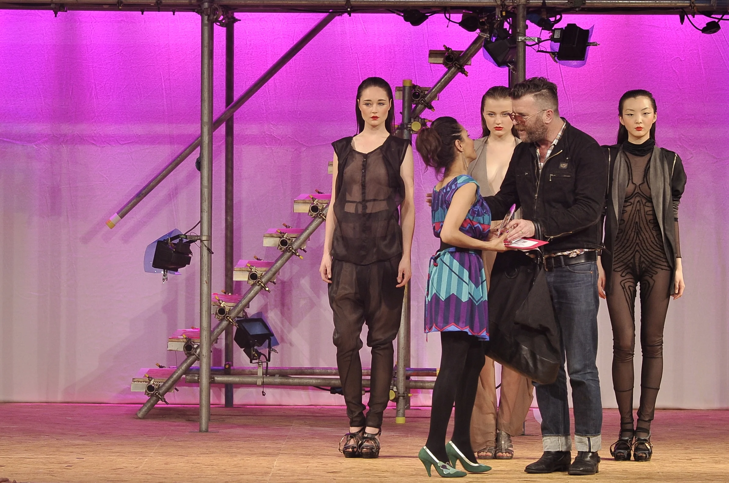 INTERNATIONAL AWARD-ROYA HESAM