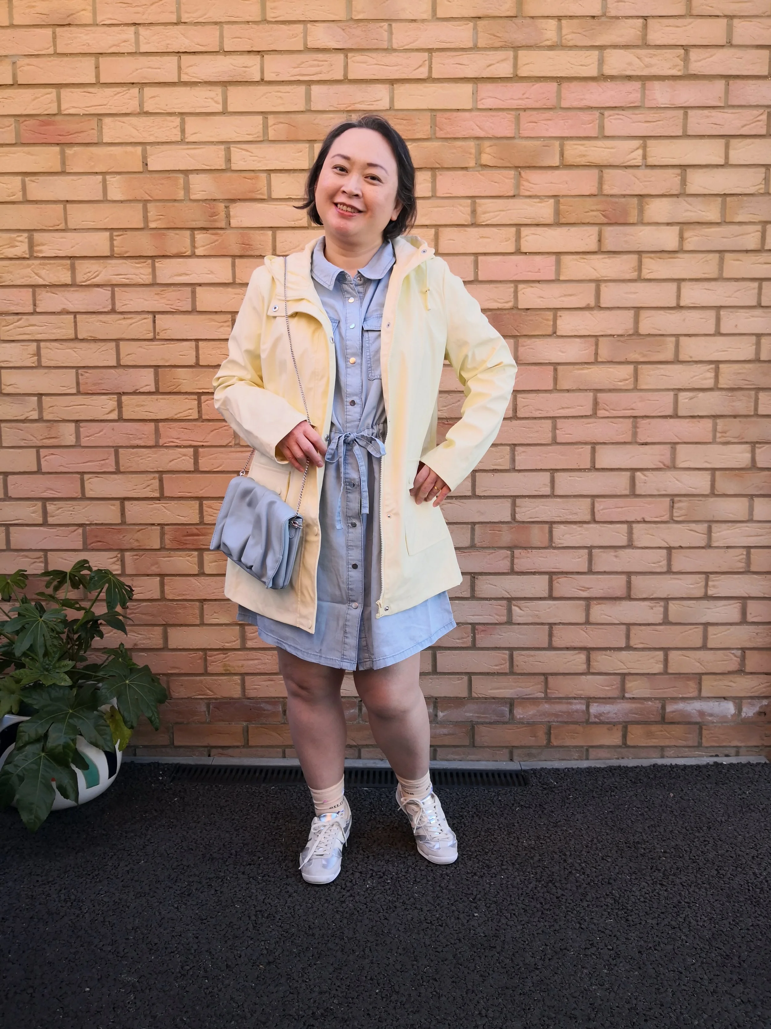 Light Yellow Water Resistant Drawstring Hood Rain Anorak
