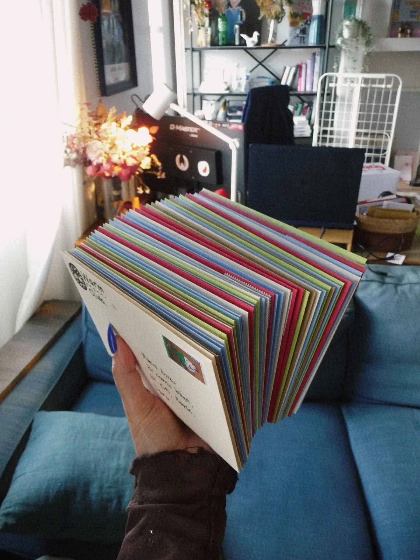 dump pr&eacute;paration des courriers de juin ⭐️🫶🏼
tout le temps bien entour&eacute;e. 

ils seront bient&ocirc;t dans vos bo&icirc;tes aux lettres hihi ! 
si tu veux recevoir le courrier de juillet, tu trouveras le lien dans ma bio pour t'inscrire