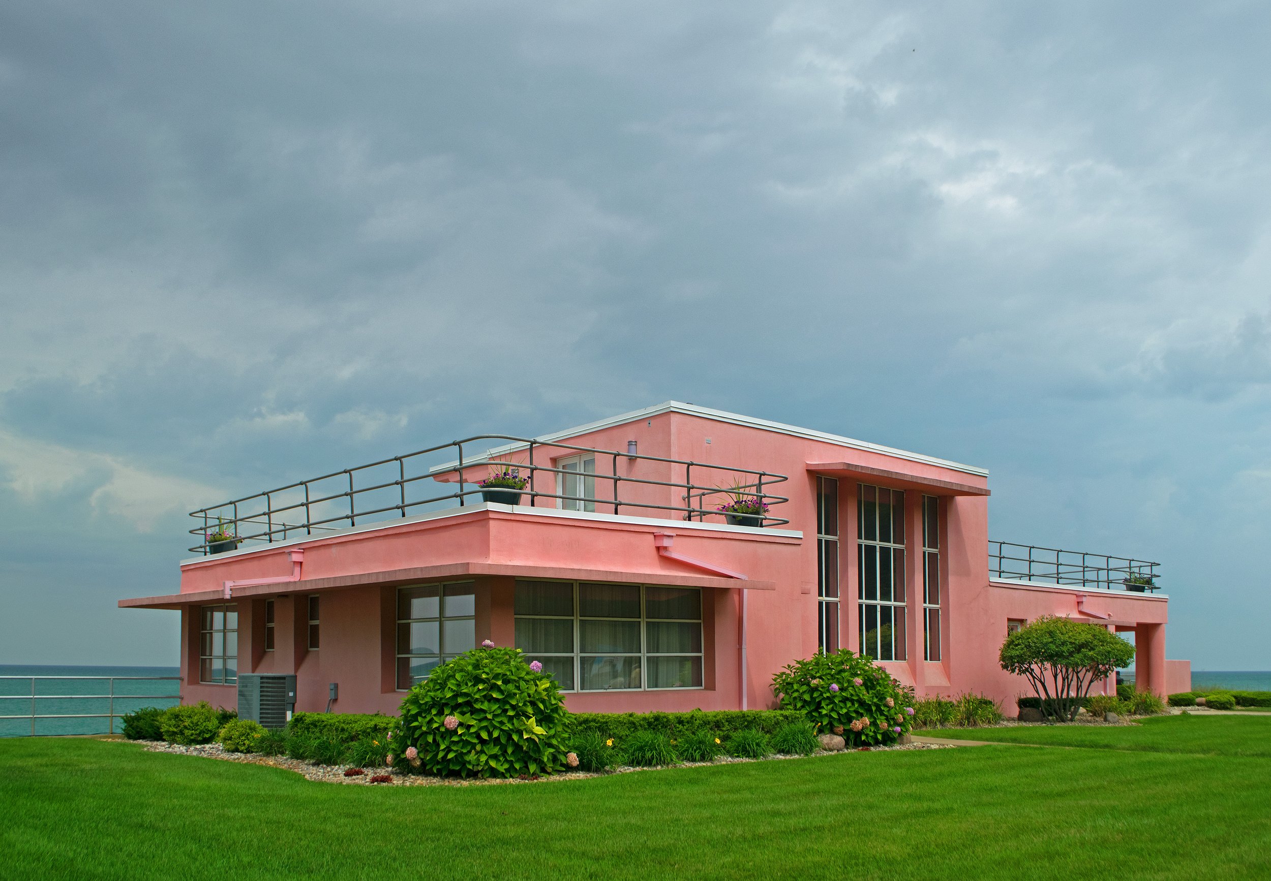 SoShorePinkHouse02FNL02.jpg