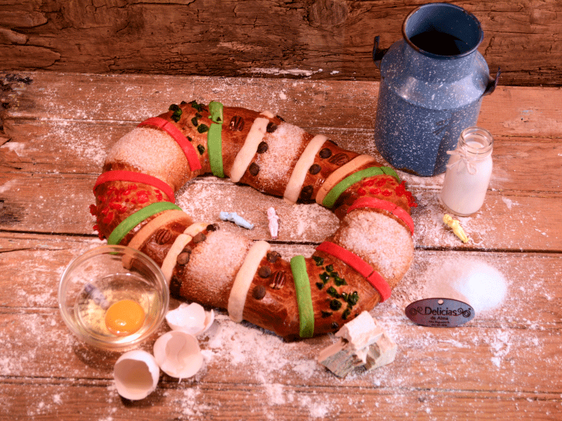 Rosca de reyes with ingredients (Wise men cake)
