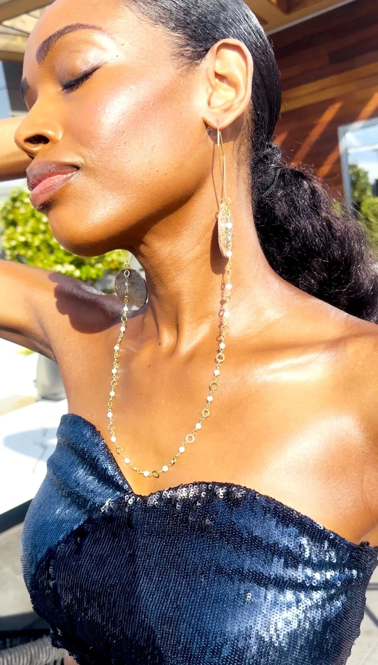 Ear-lace
