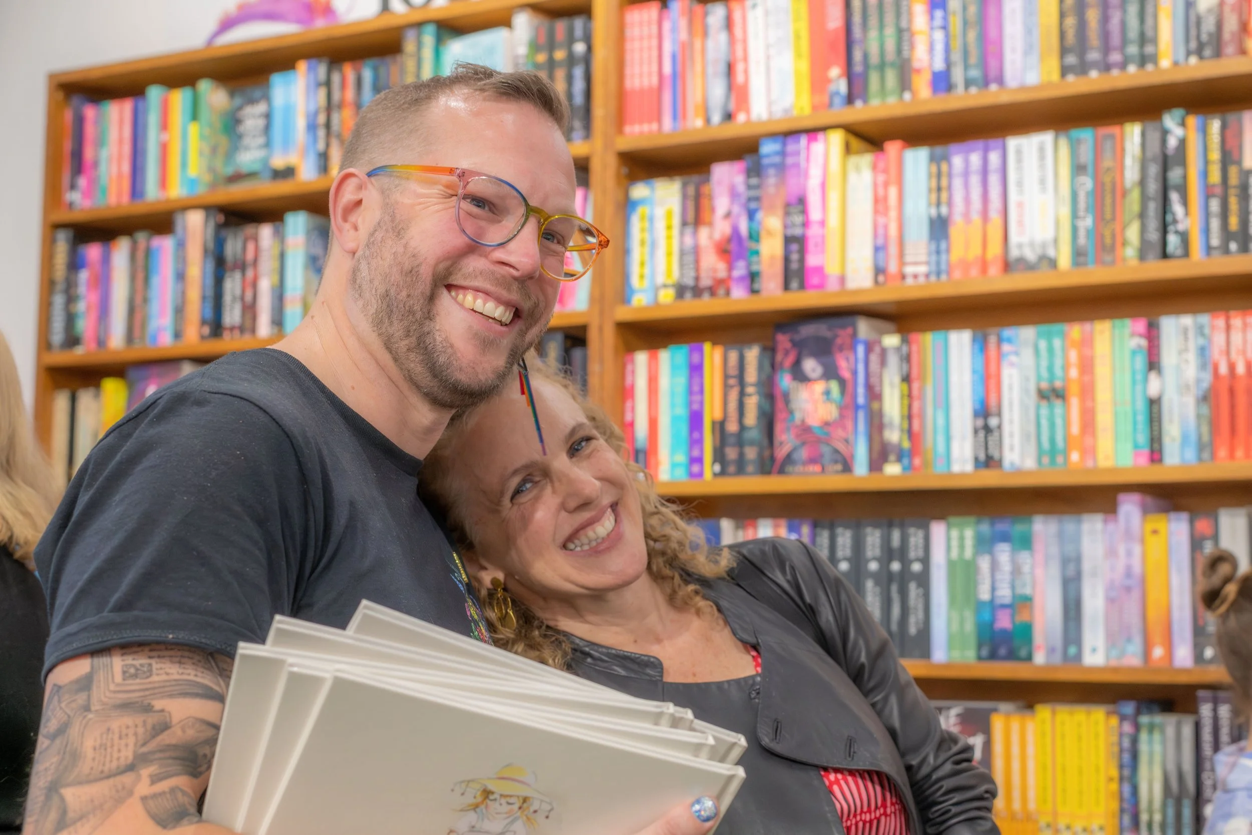 Michael Earp and Sally Rippin hug each other.