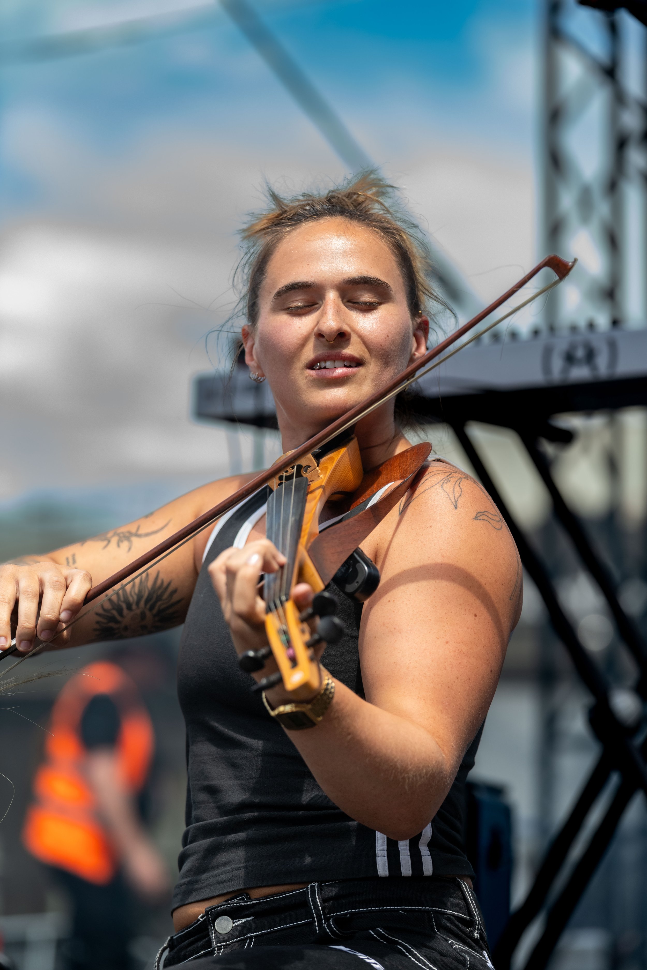 Umbra Moon plays the electric violin.