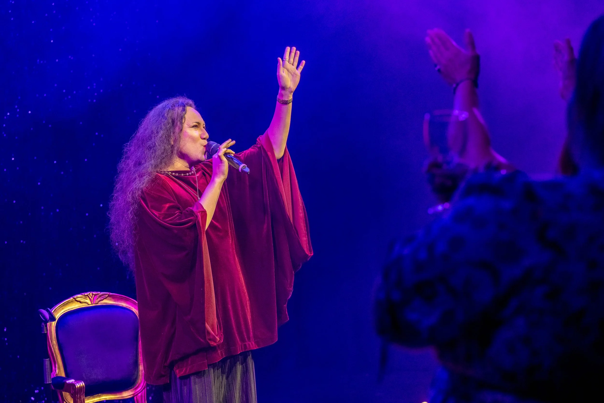 Mama Alto waving to the crowd.
