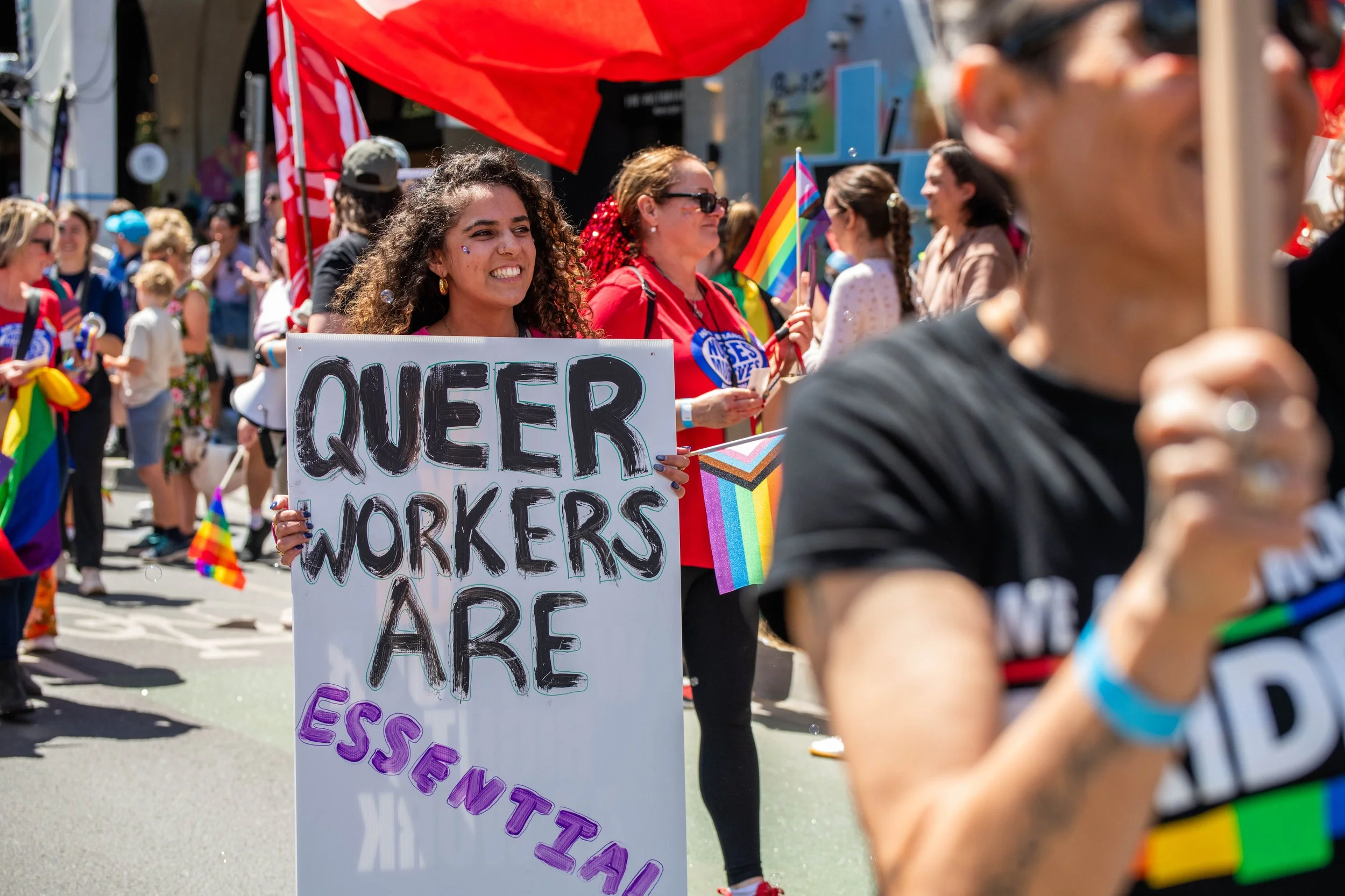 Placard "Queer workers are essential".