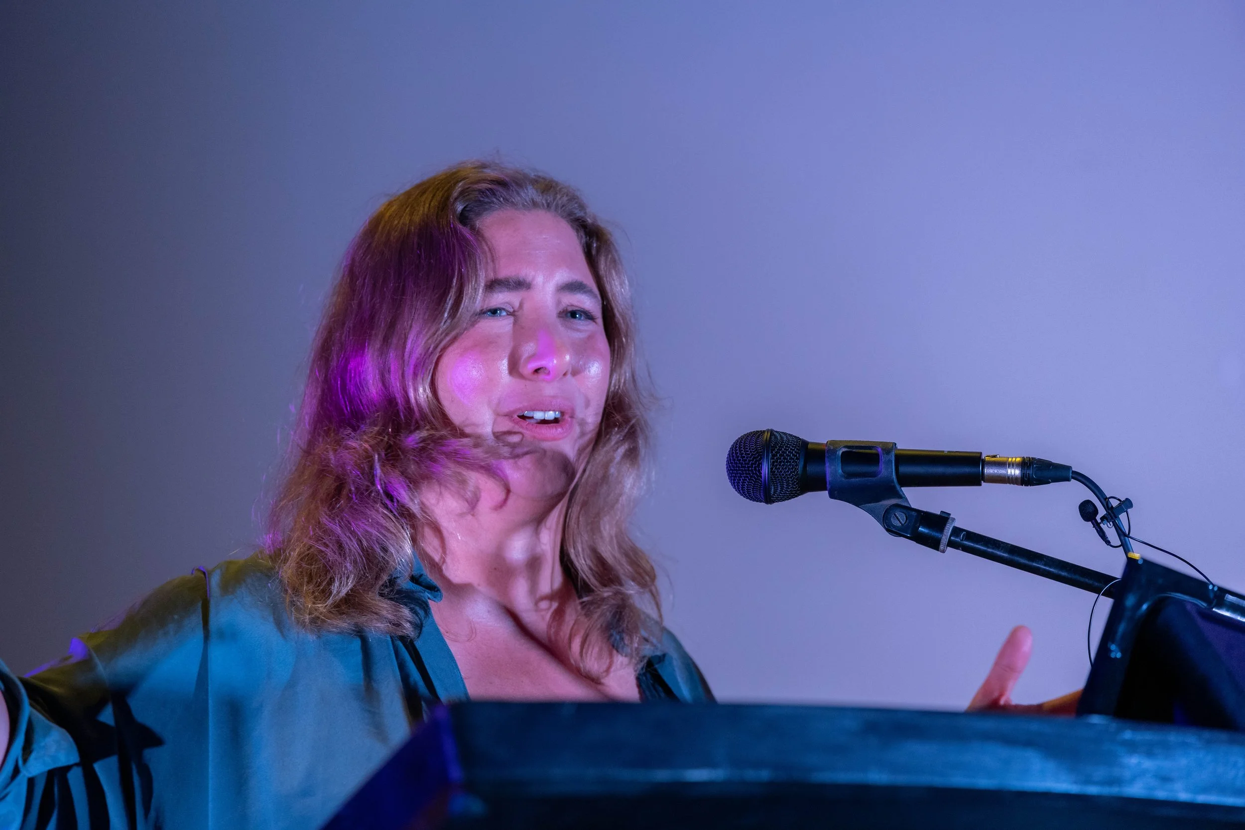 Caroline Elisabeth Cull speaks into a microphone.