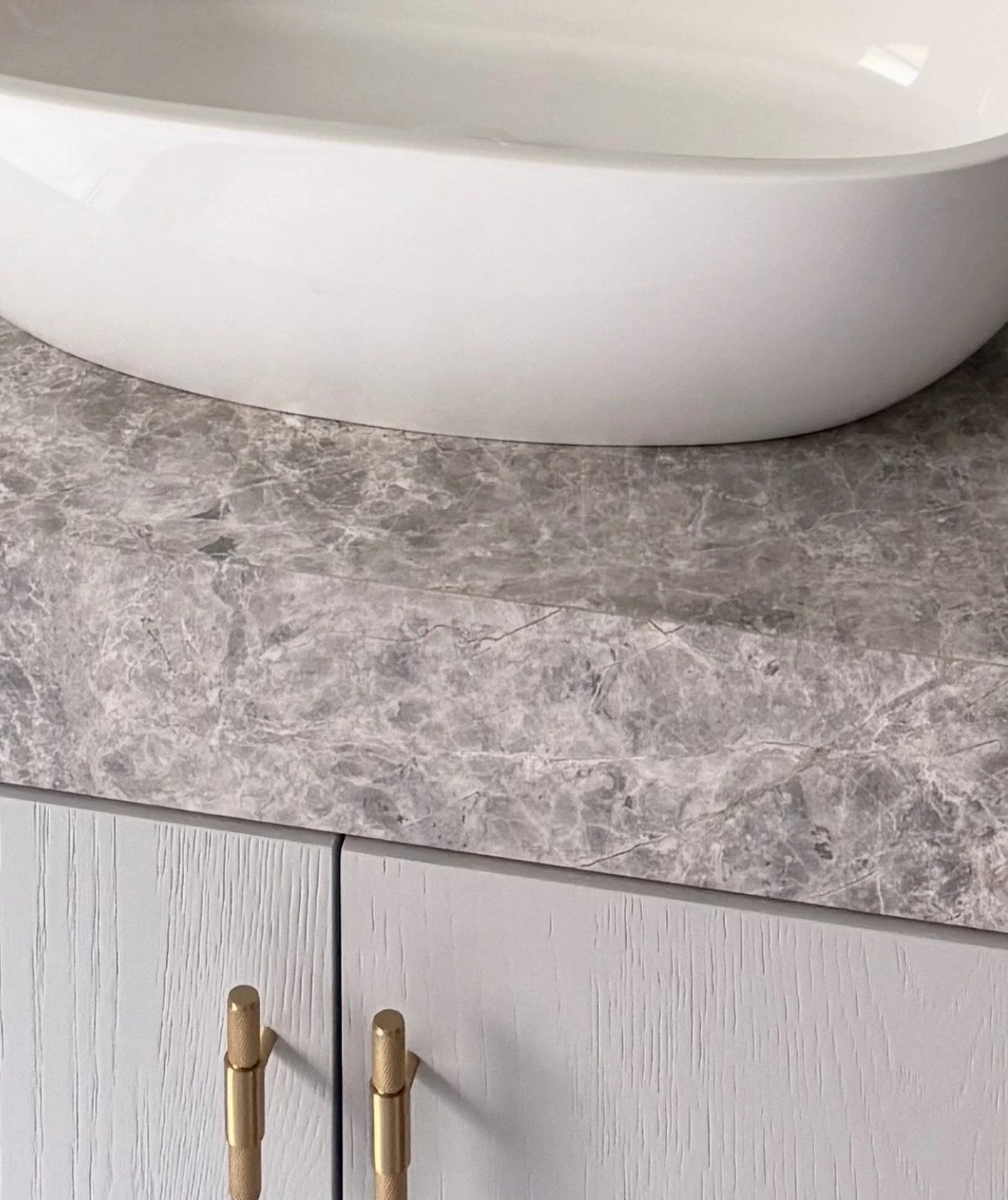 Bathroom details at Tudorlea.

A blockout stain to the Bathroon vanity unit, Tundra Grey stone and Brass knurled joinery handles. 

Coming Soon. 

Interior Design - @studio_esar