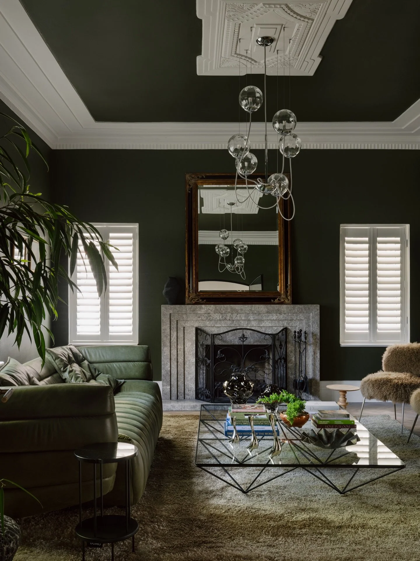 The Green Room at Tudorlea.

Moody. Cocooning. Unapologetically dramatic. Our latest project is now up on our website.

Photography - @elisescott.studio 

#studio_esar #interiordesigninspo
#luxuryinteriors  #melbourneinteriors
#timelessdesign