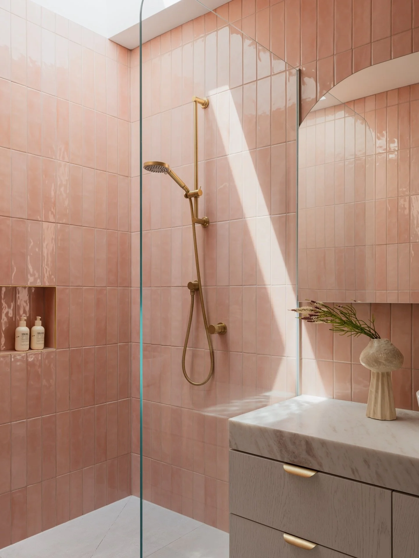 At Tudorlea, shades of pink, green and bluey grey envelop these ensuites, creating spaces that feel both playful and indulgent. Layered tones bounce light across stone, tile and joinery, allowing colour to become the defining architectural gesture.

