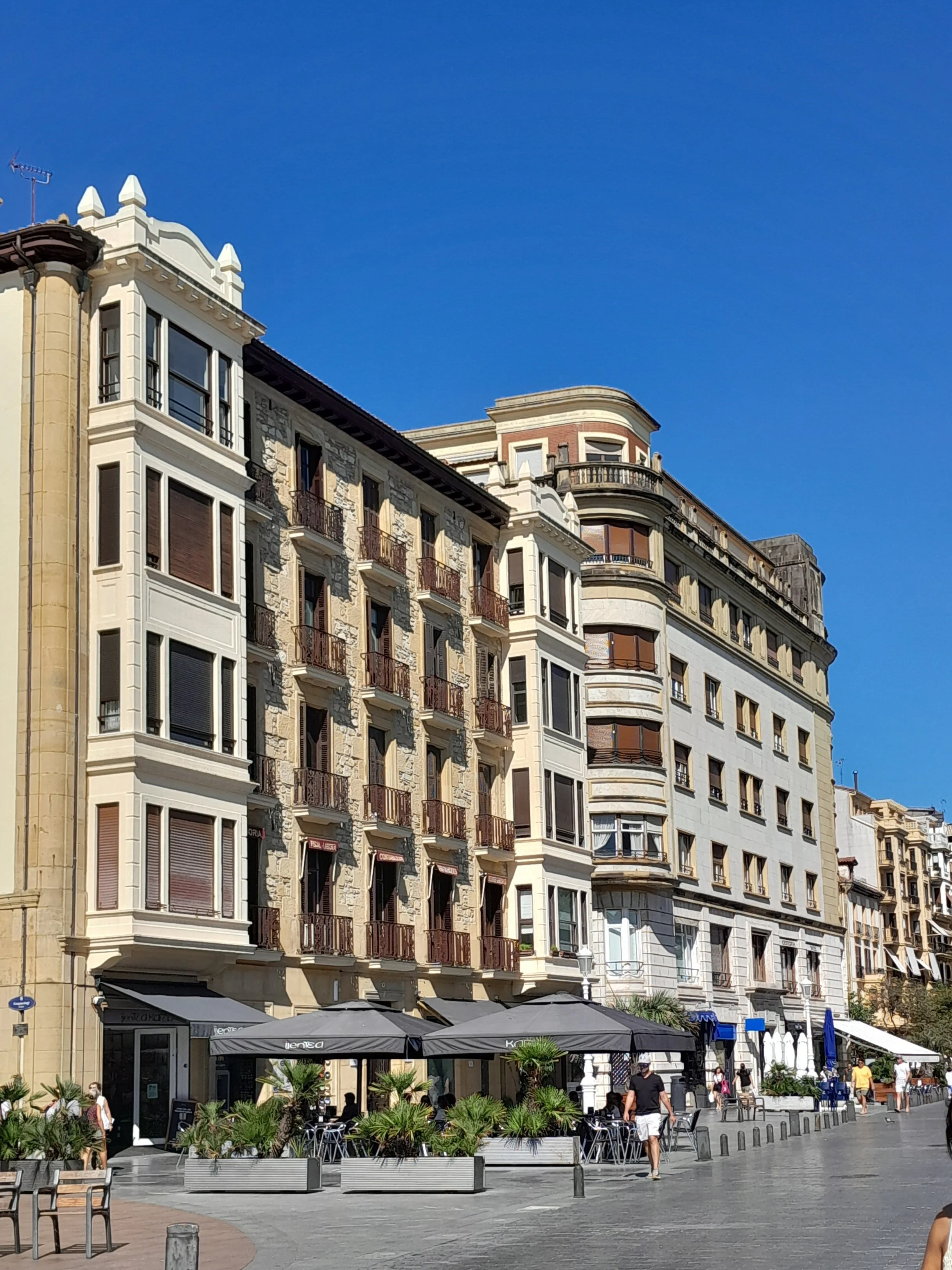 San Sebastian: boulevard entrance from the harbor