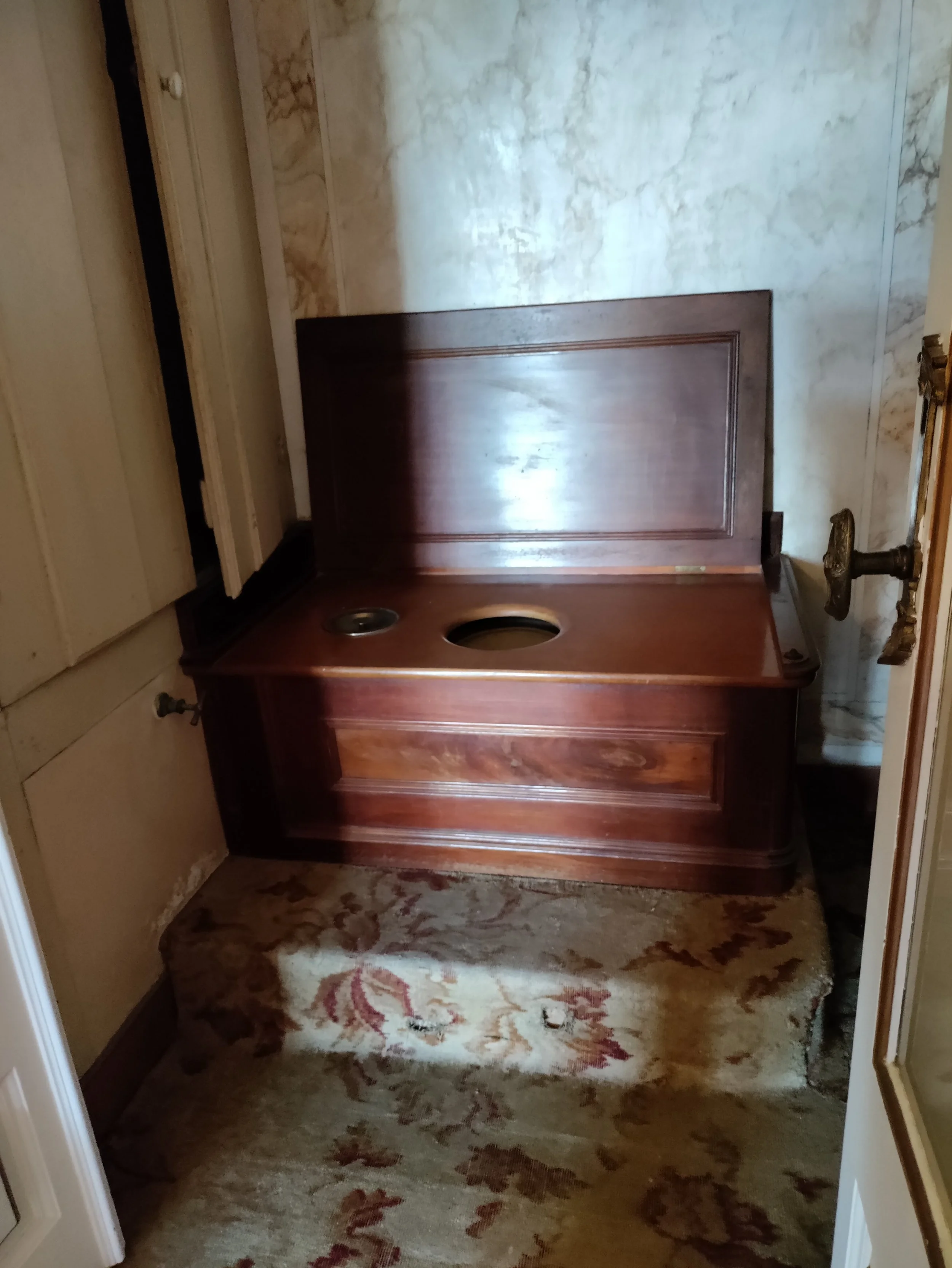 Queen's loo