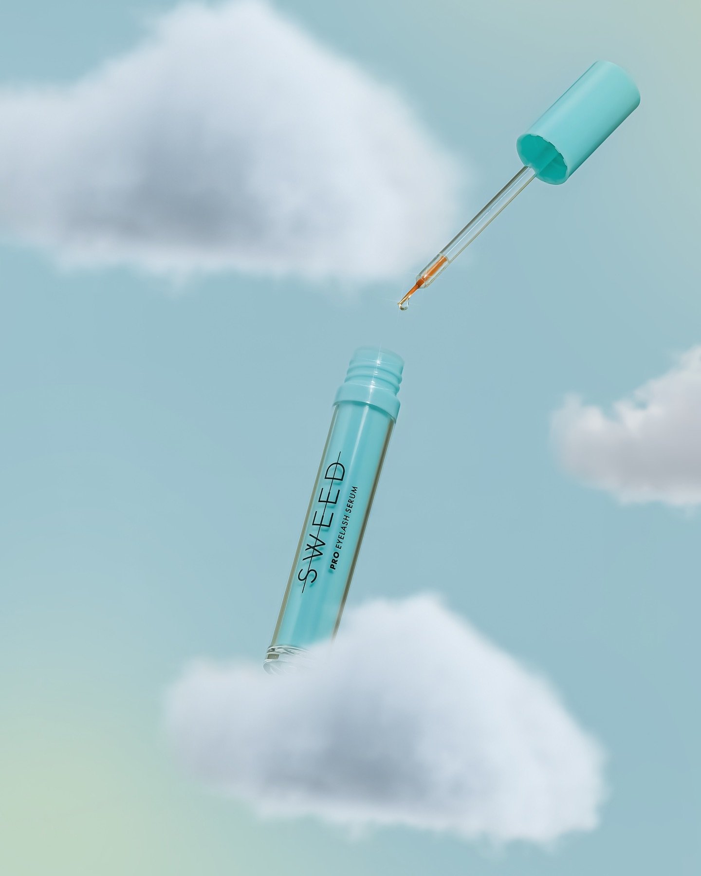 On cloud nine ☁️ 

In frame: @sweedbeauty Eyelash Growth Serum

☁️ Helps both length and thickness 
☁️ Prostaglandin-free (hormones that can cause irritation and leave a dark colour pigmentation along your lash line)
☁️ Contains peptides, biotin, pum