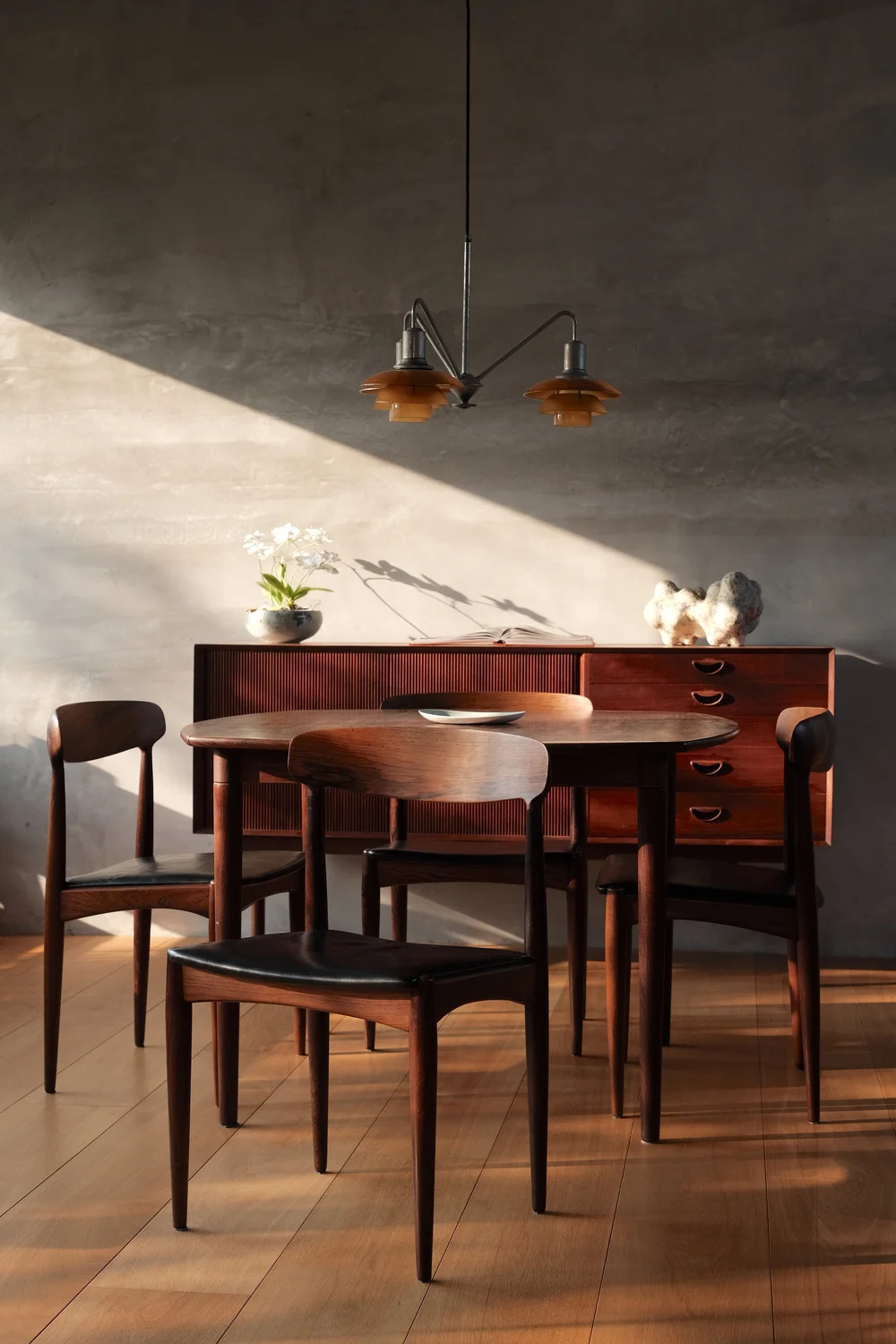 Johannes Andersen, Dining chairs in Brazilian rosewood (1960s) — GFG