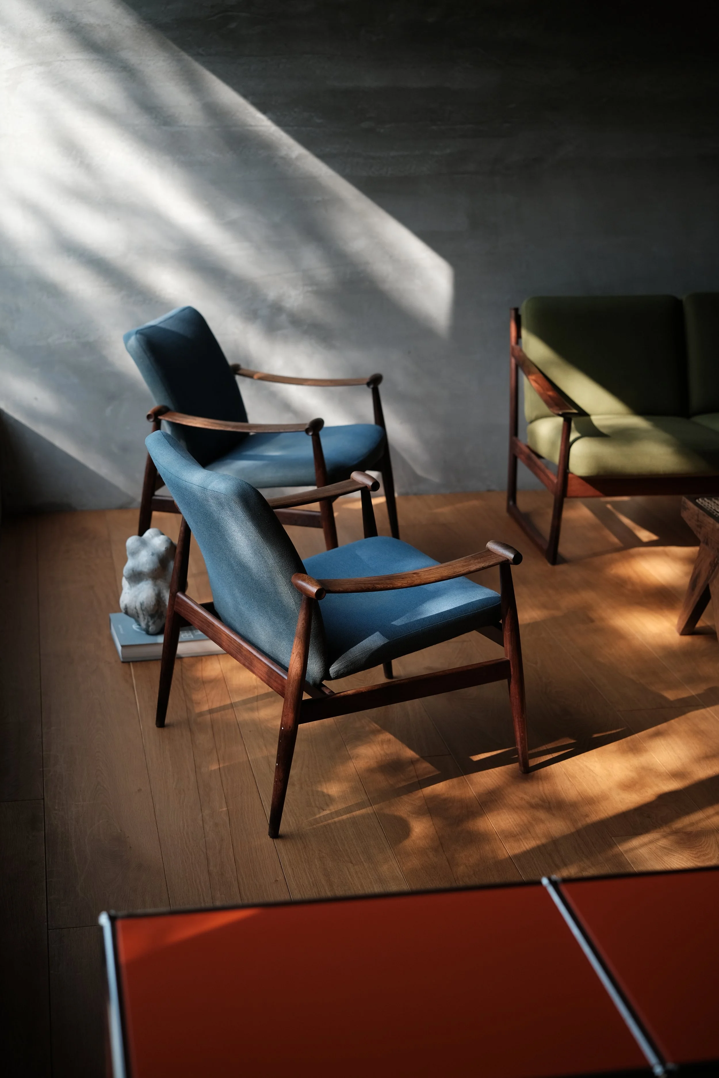 Finn Juhl, A pair of Spade Chairs in Brazilian rosewood (1960s)