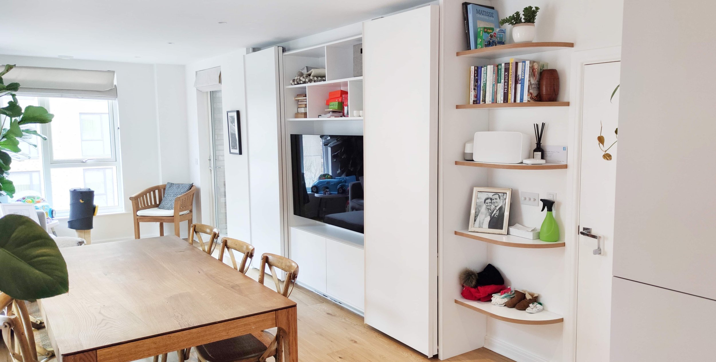 Sliding door media unit