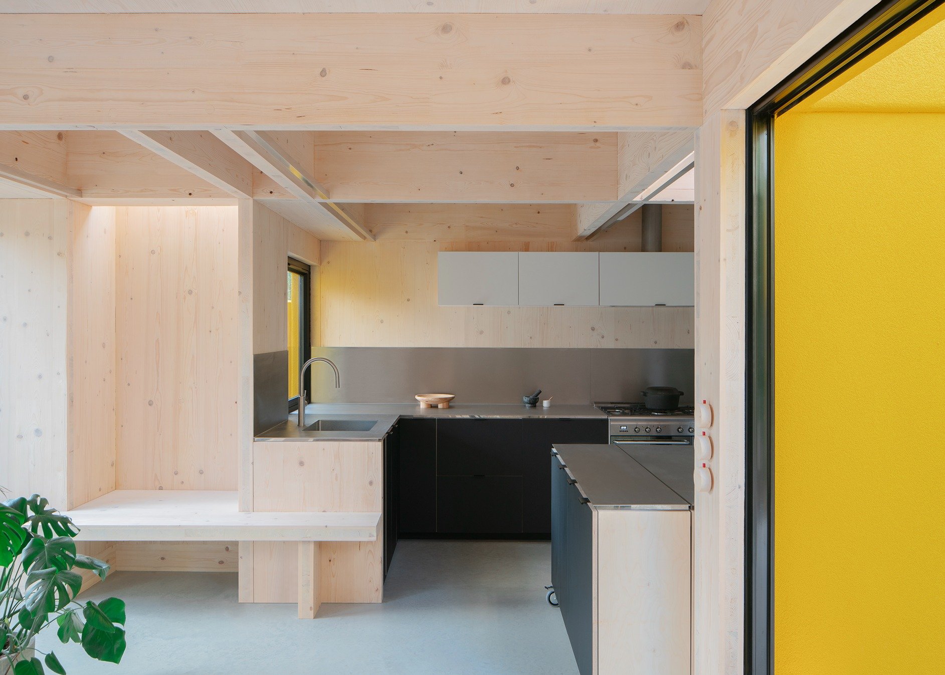 Custom fitted kitchen Leyton