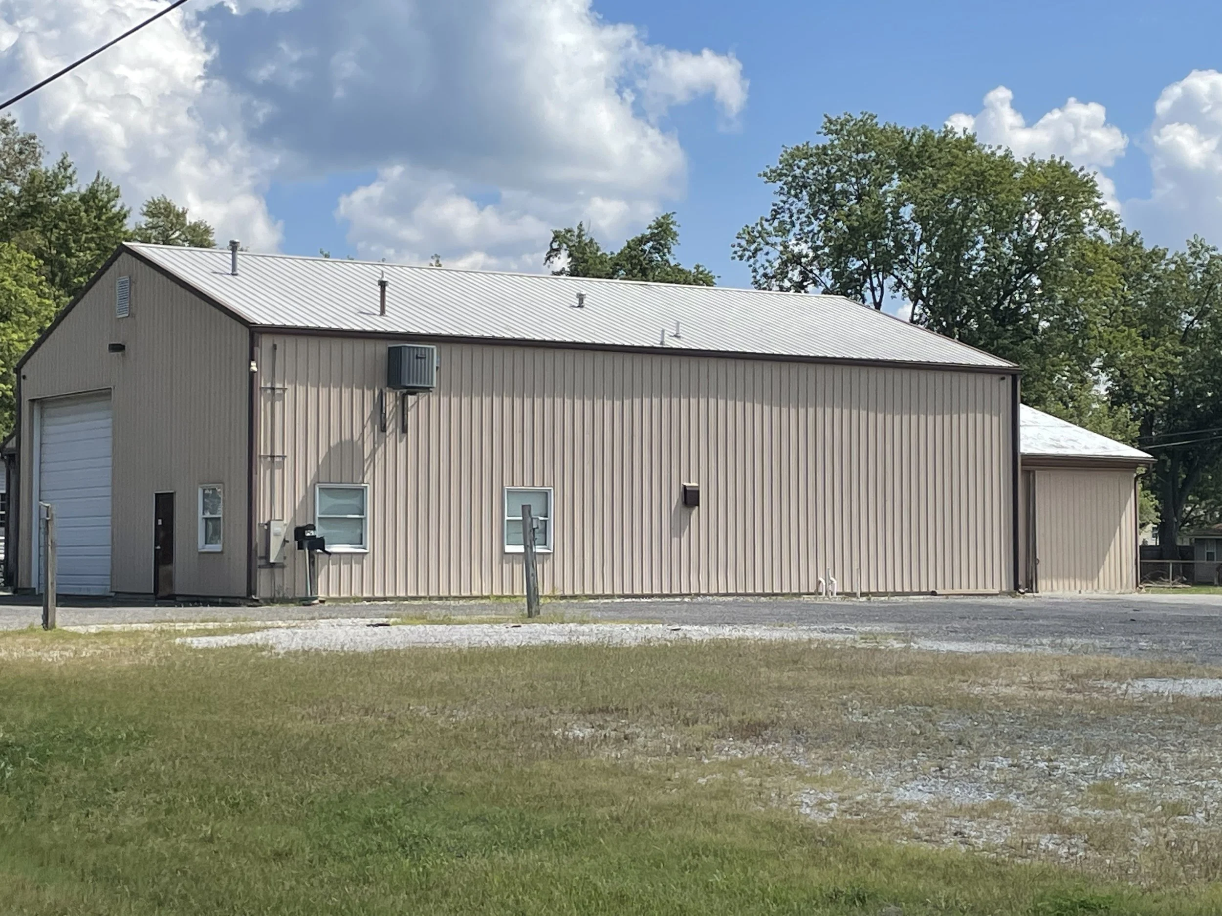 Side view of large storage unit