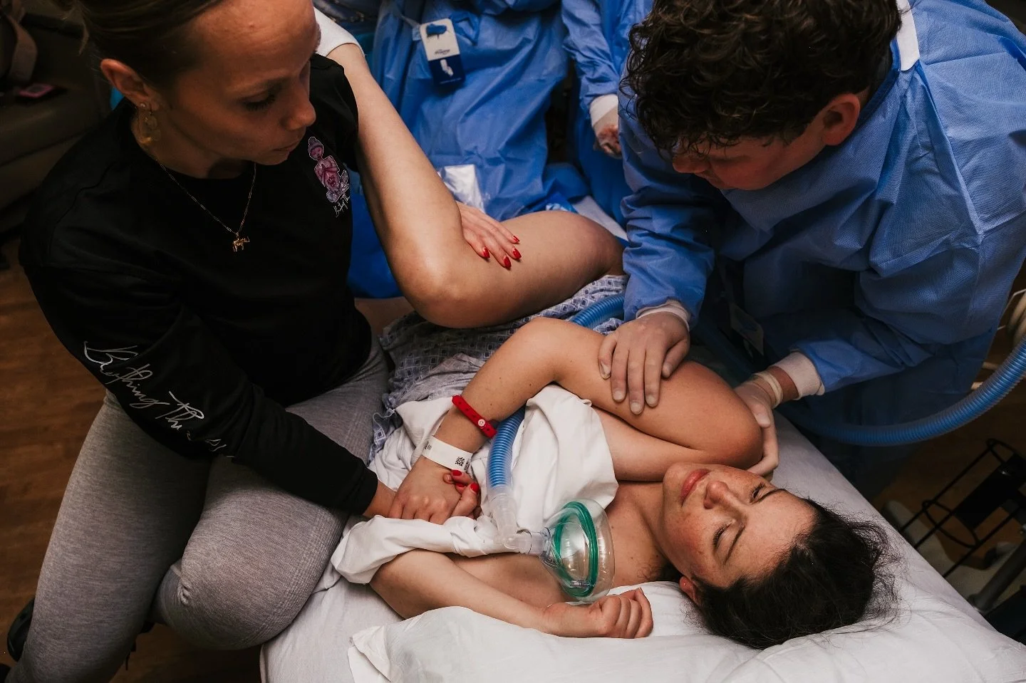 Birth is raw. Birth is powerful. Birth is teamwork. 🤍
In this moment, strength and surrender meet&mdash;held by hands that know when to support and when to let go. There&rsquo;s nothing more beautiful than witnessing life begin surrounded by love an