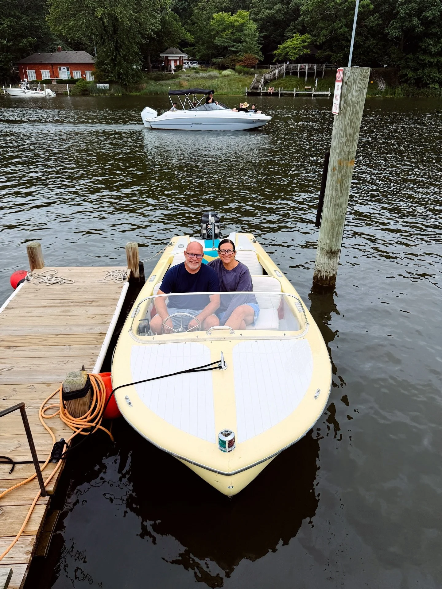 Yesterday, we started our day with the most incredibly leisurely boat ride up and down the Kalamazoo River. It was overcast and slightly cool making it absolute perfection. We grabbed a restored vintage boat from @retroboatrentals - These boats are f