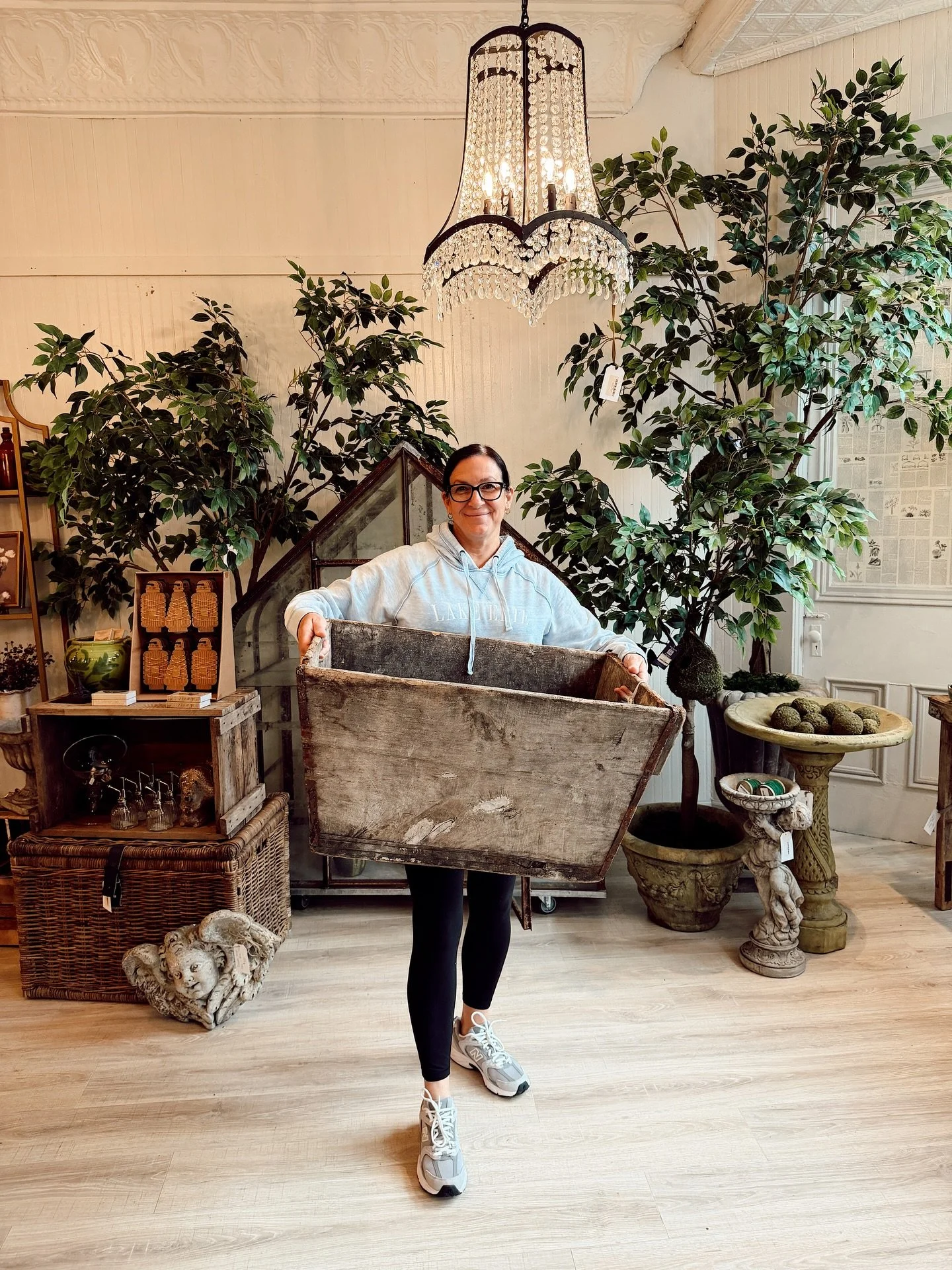 Did someone say European Antiques? ✨✨✨

Brian and I spent a night in Amish Country&hellip;a Christmas gift from my in-laws. It was so peaceful and serene. We slept with the windows open listening to the stillness and sounds of nature. 

We spent Mond