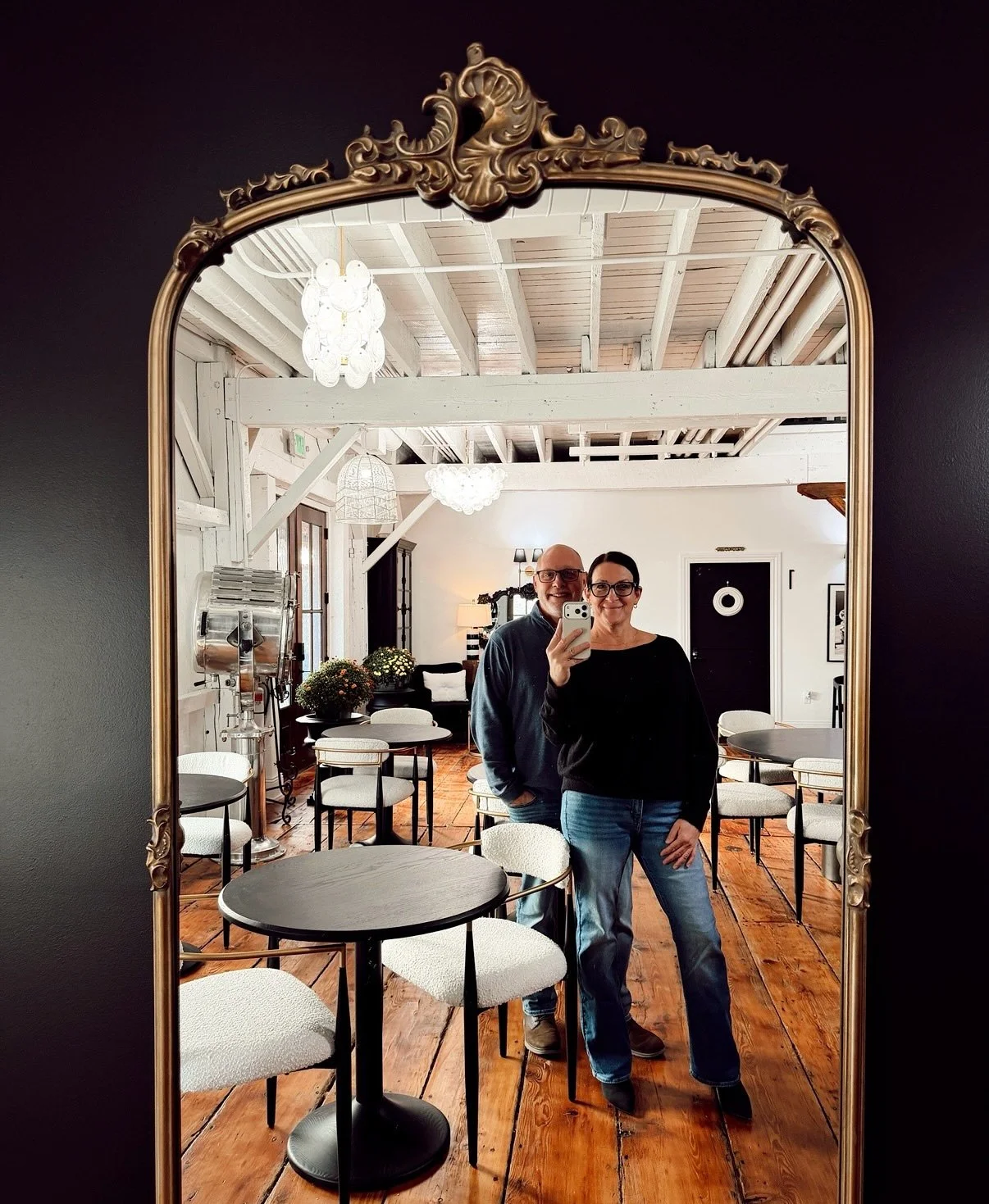 ⚓️VERMILION⚓️

Friends&hellip;look at this place!!!

A nautical inspired, boutique hotel that has every detail thoughtfully done. From the black, white and green color story to the vintage nautical decor. To the rooms stocked with real glassware and 