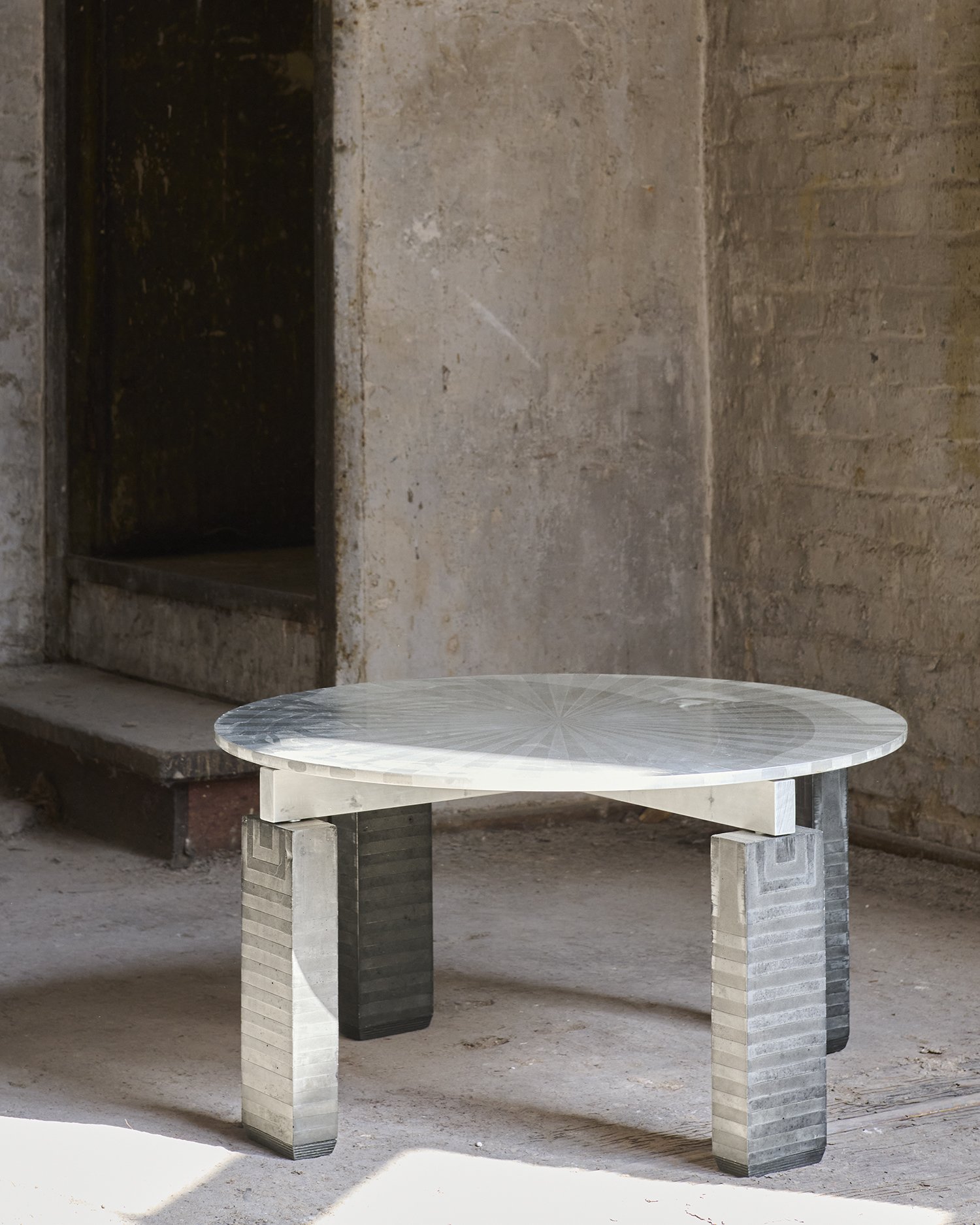 Studio Mad - Sculptural Table ENNIΣ
