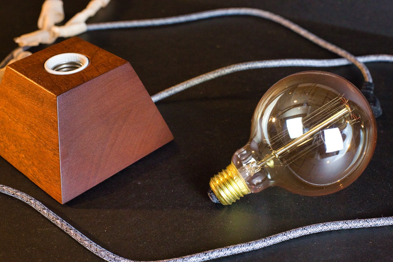 Lampe Mahogany Edison - Atelier Samo - detail