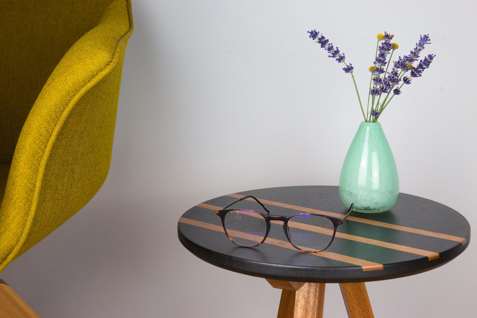 Guéridon tripode en acajou - design - Atelier SAMO