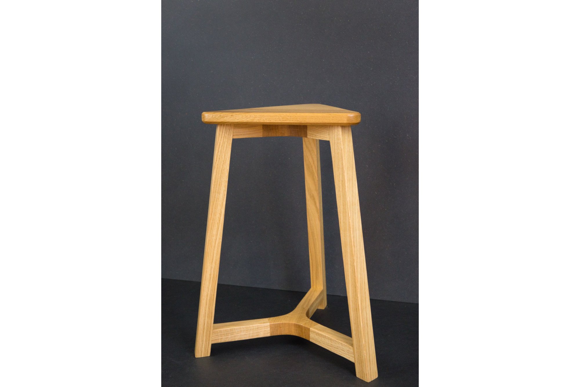 tabouret delta en chêne - japandi