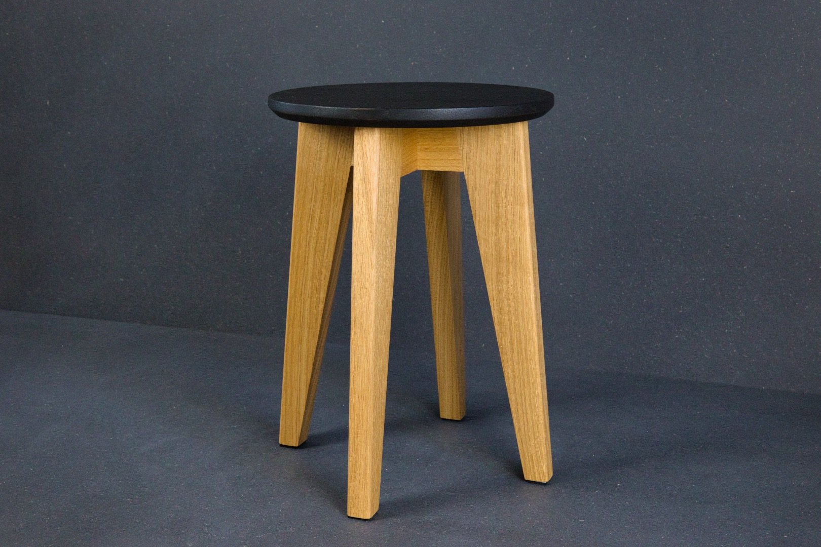 Atelier Samo - tabouret en chêne - Porte plante - bout de canapé